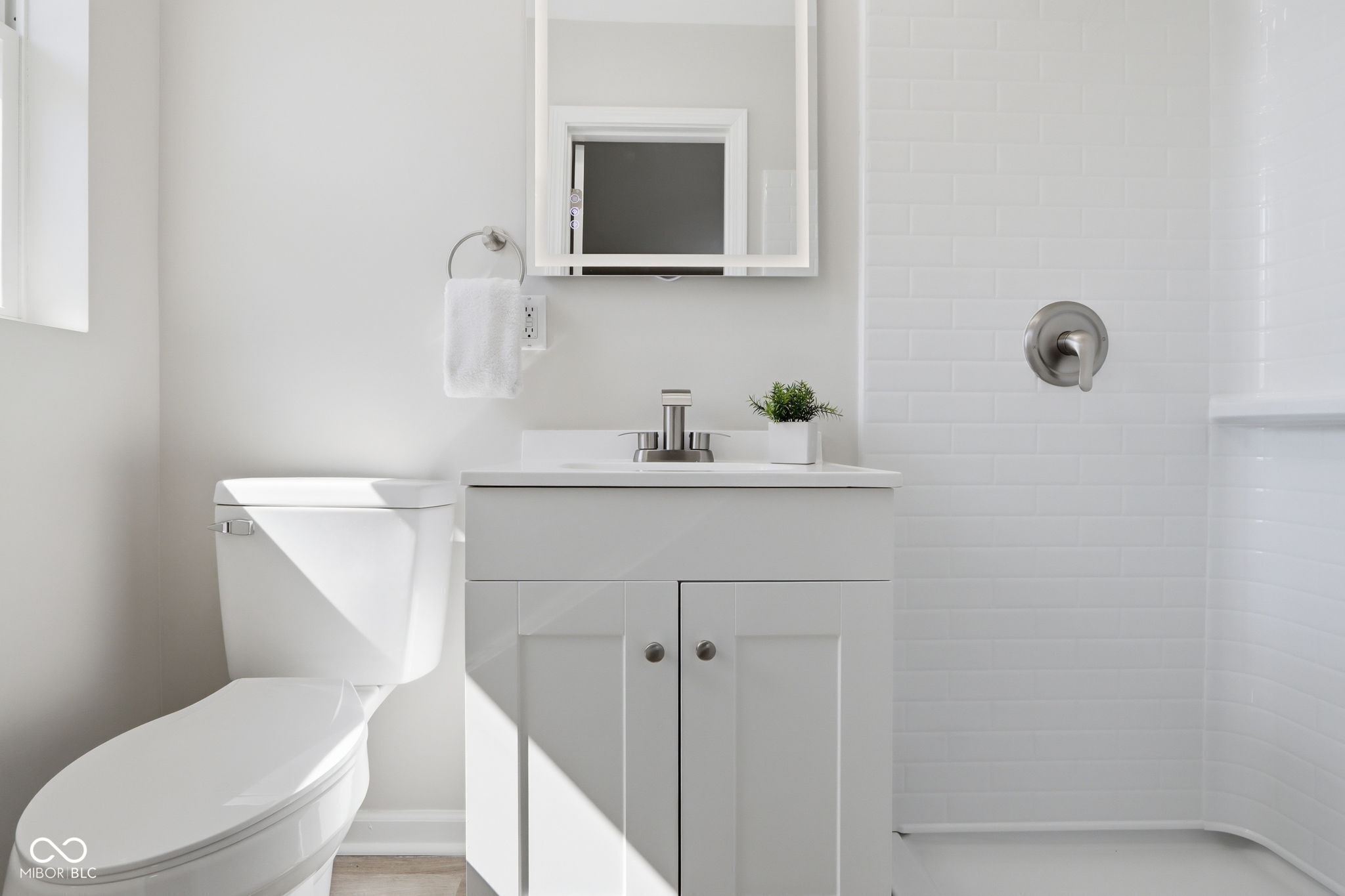 4315 E 42nd Street E