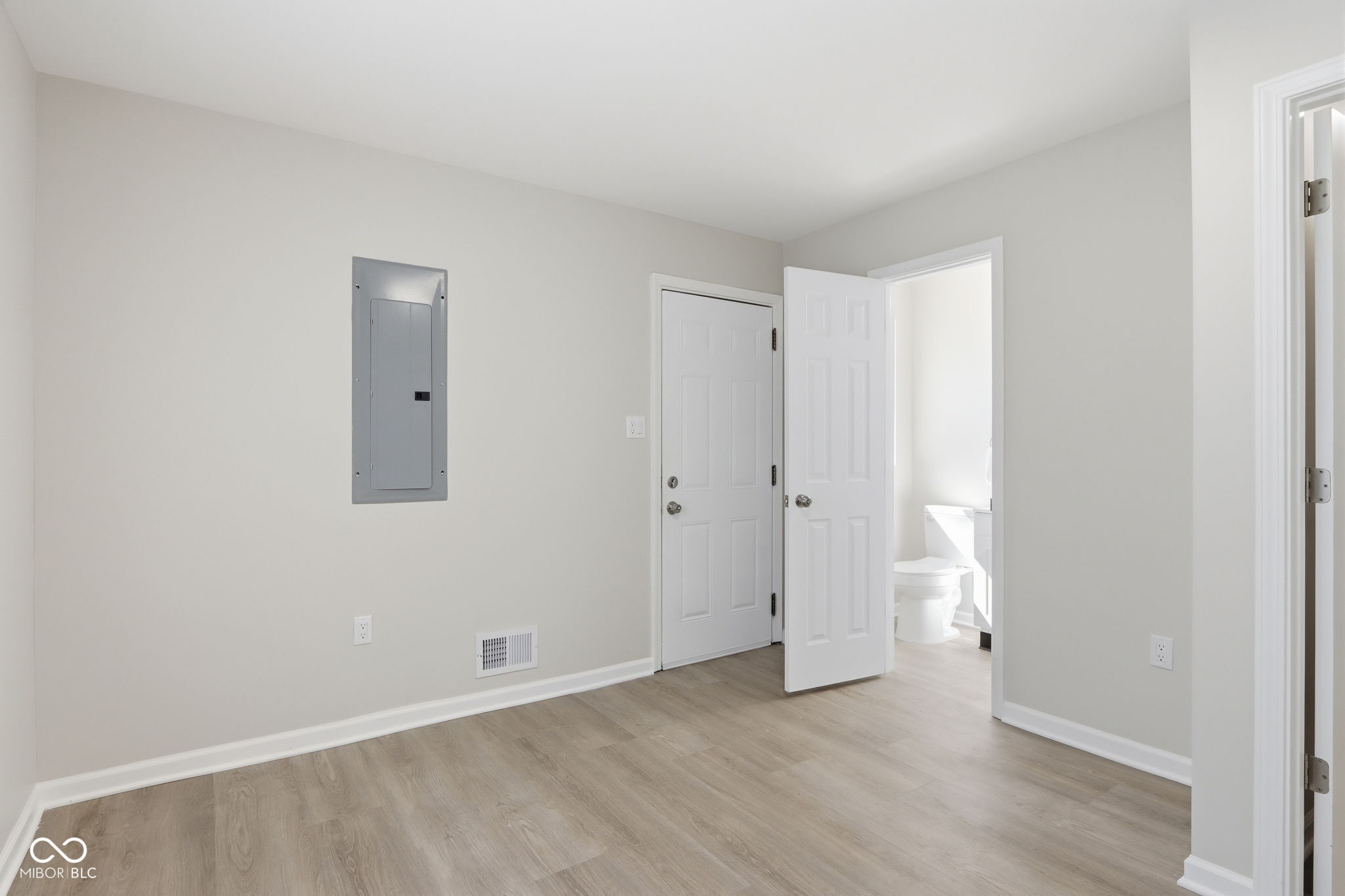 4315 E 42nd Street E