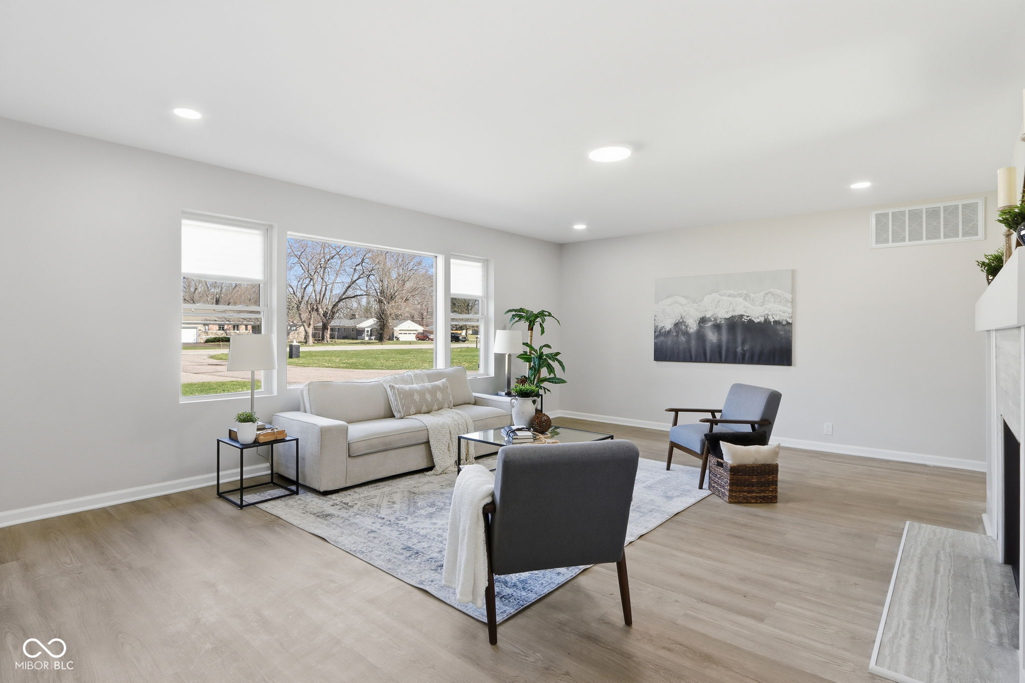 4315 E 42nd Street E