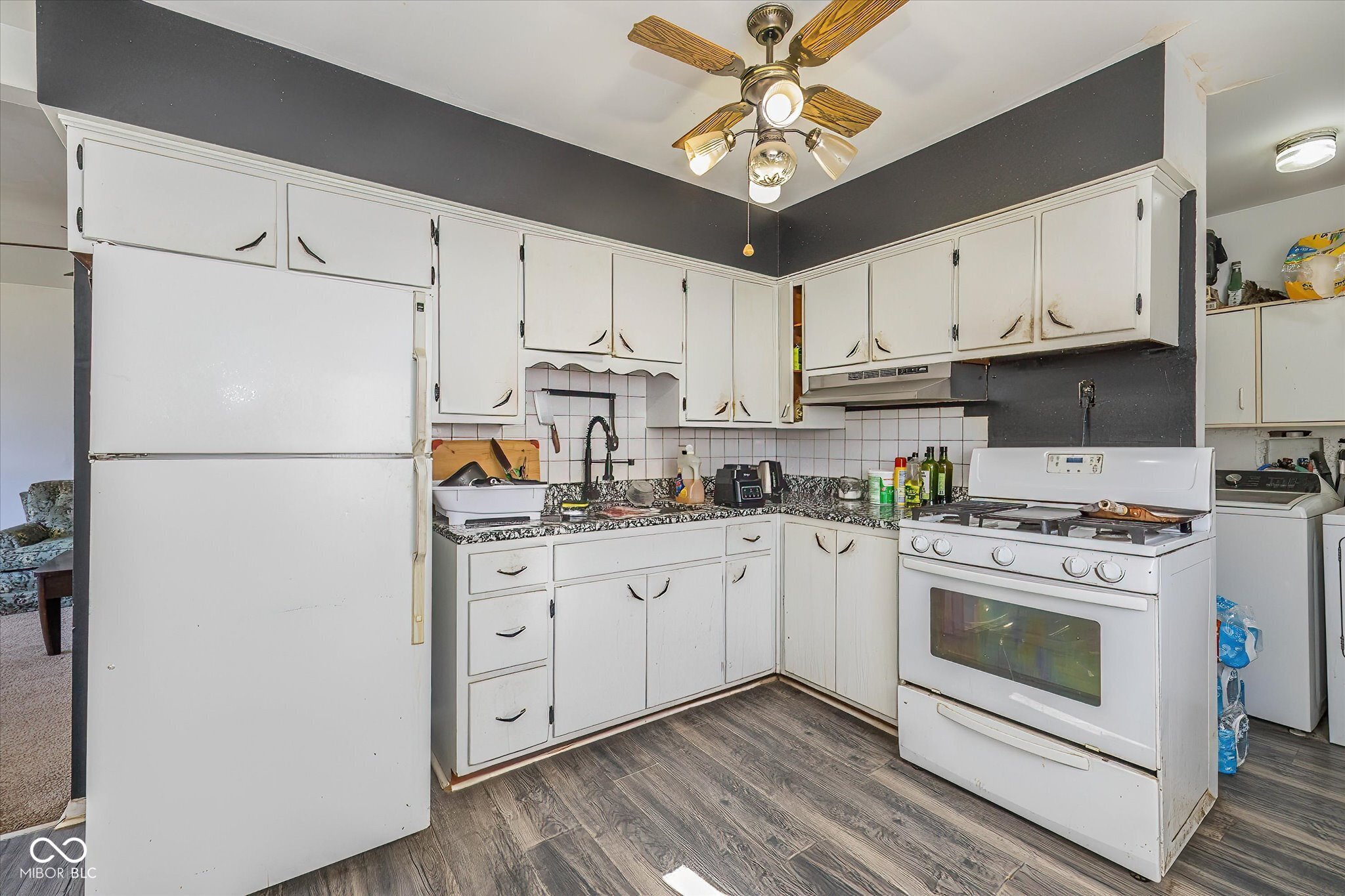 1147 S Chester Avenue