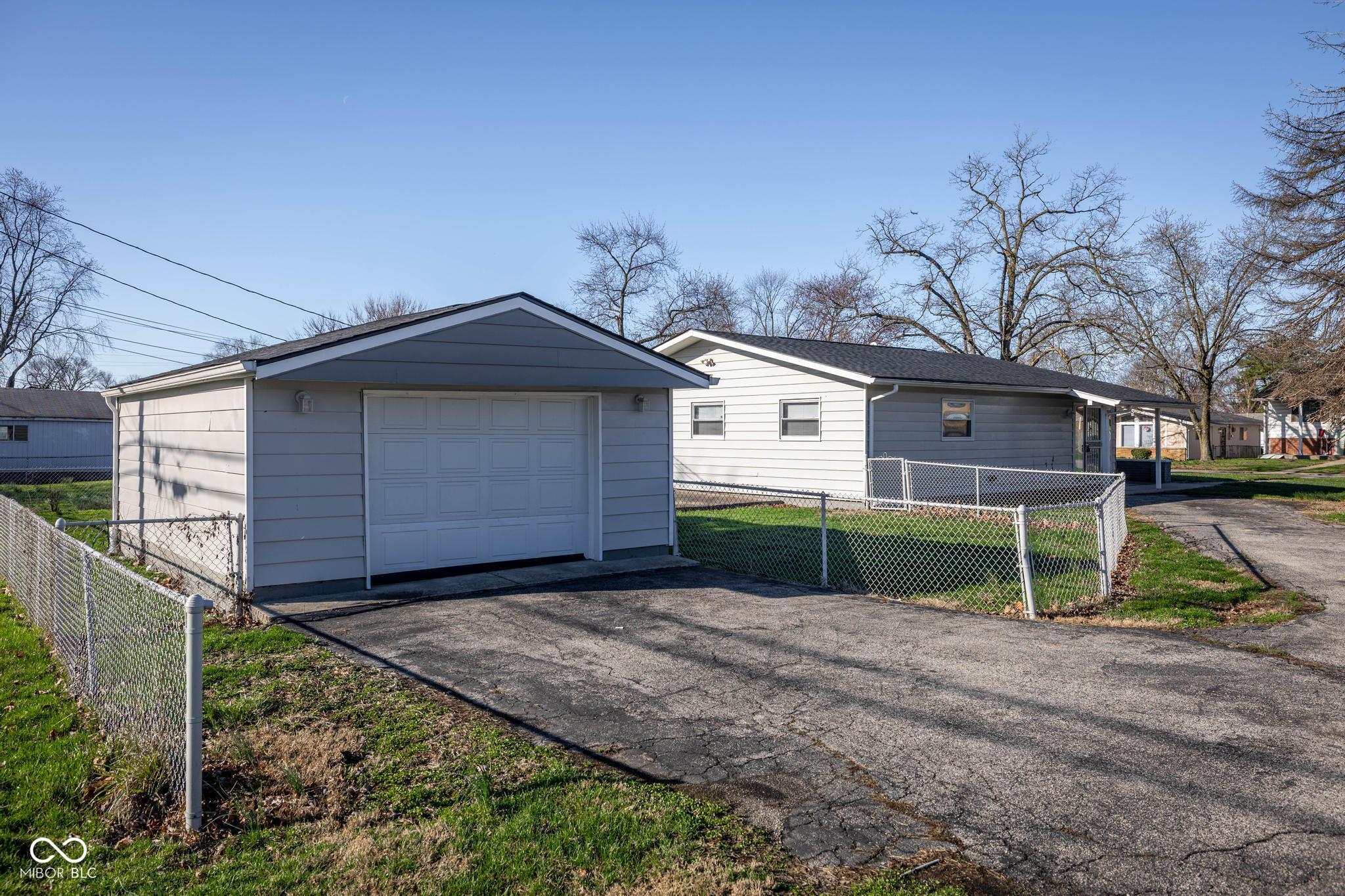 2621 Hillside Avenue