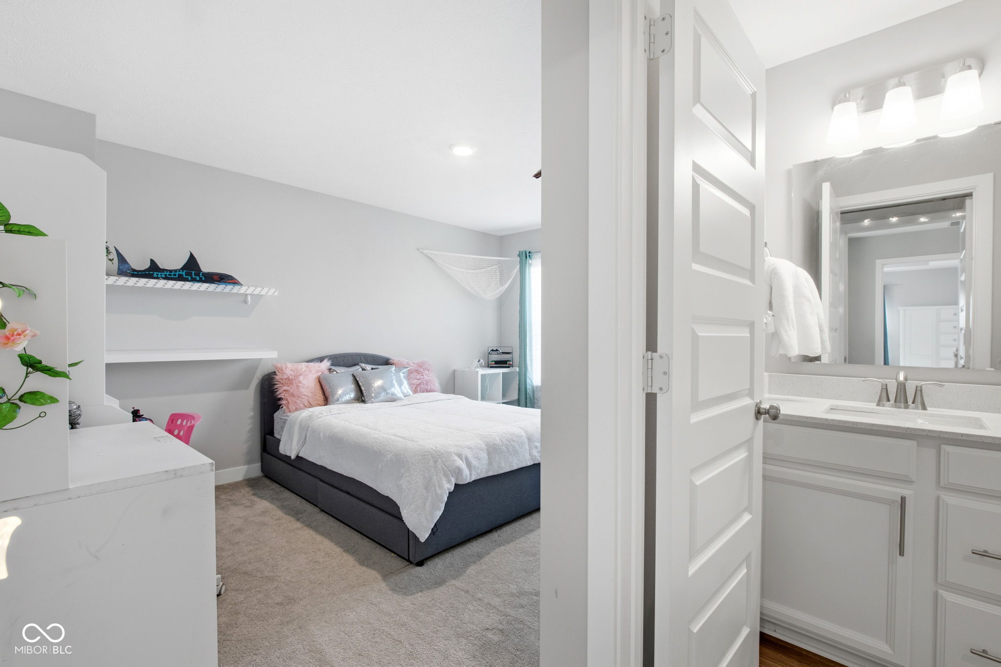 5401 W Stream Drive