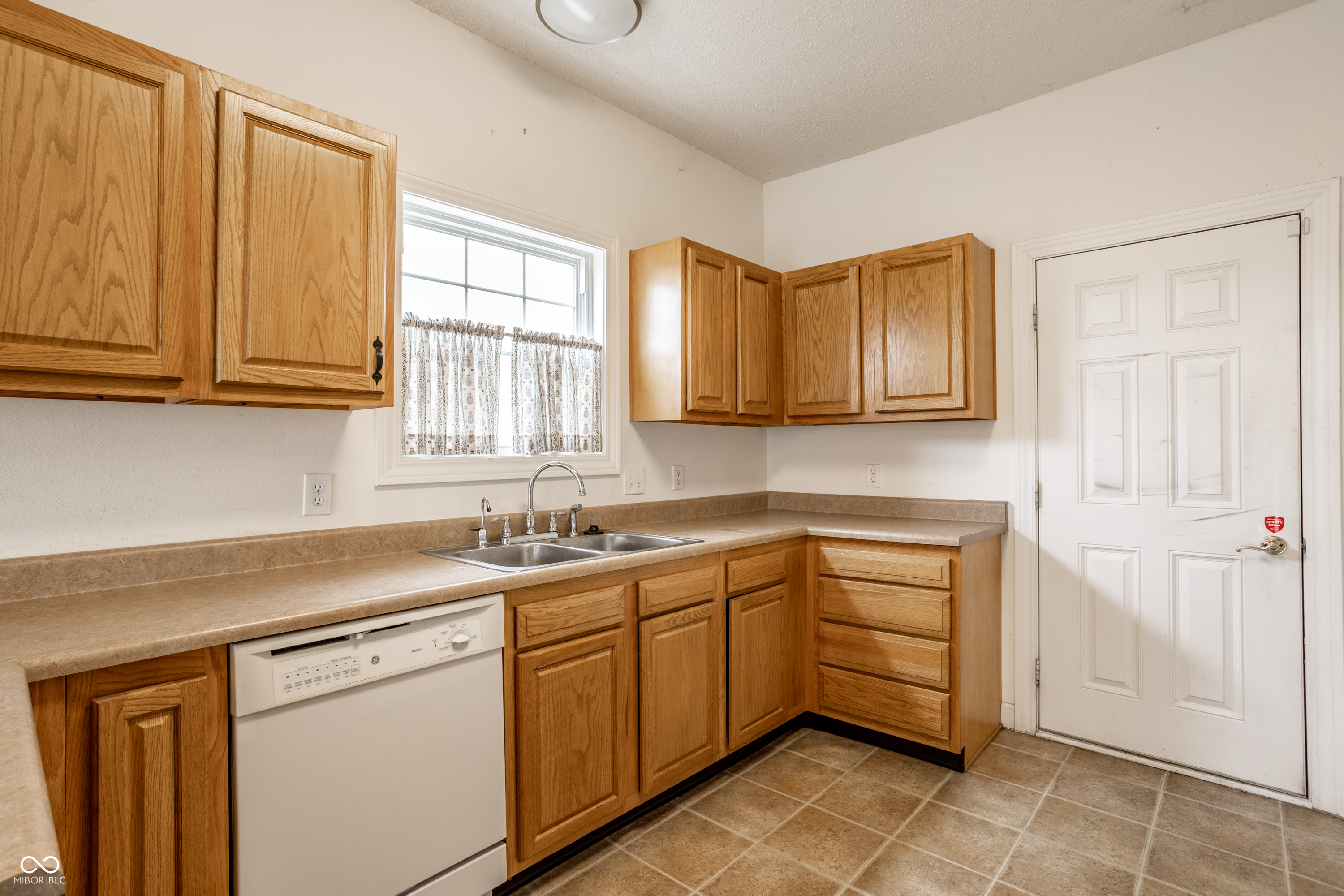 8122 Sand Ridge Circle