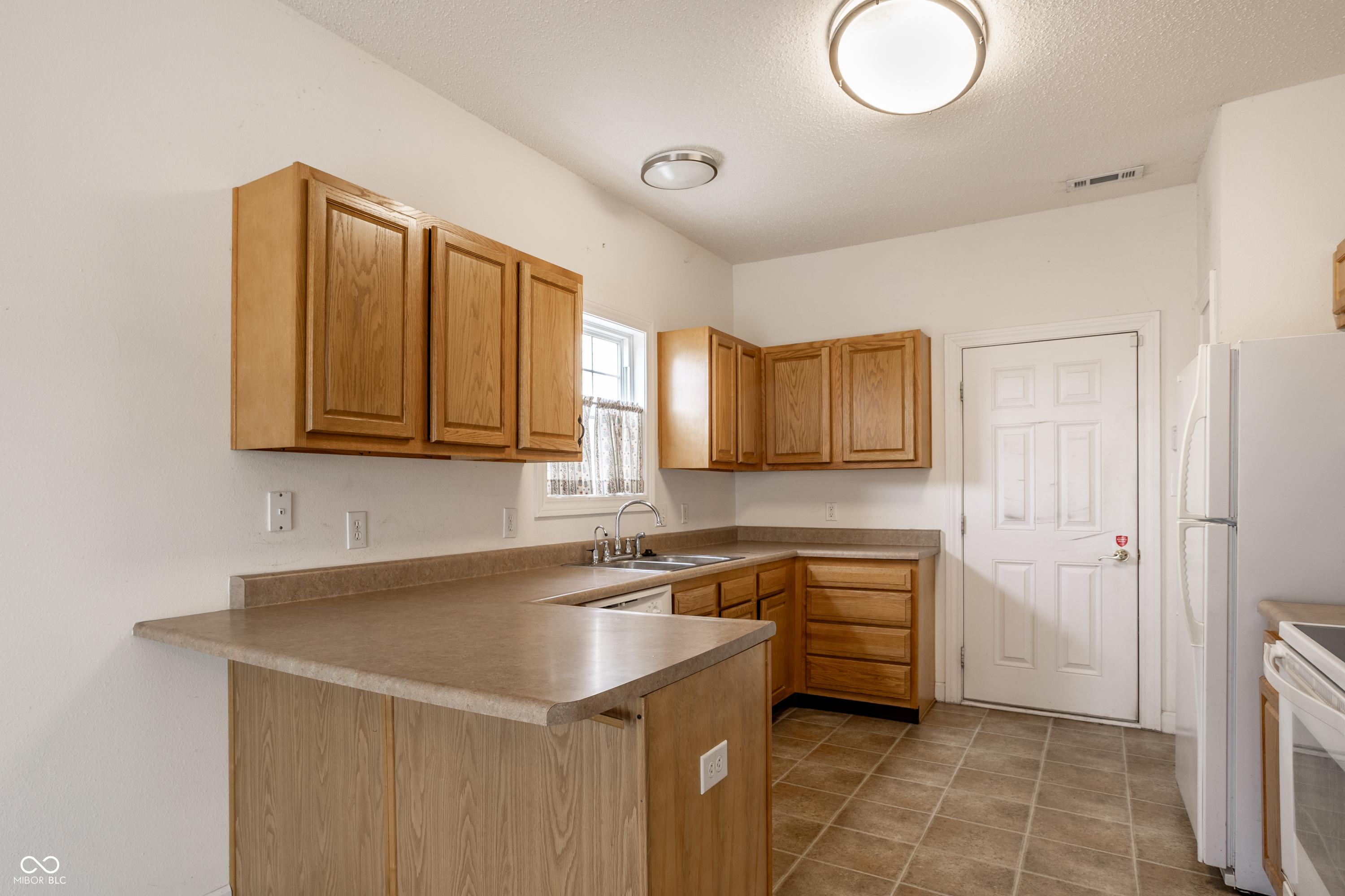 8122 Sand Ridge Circle