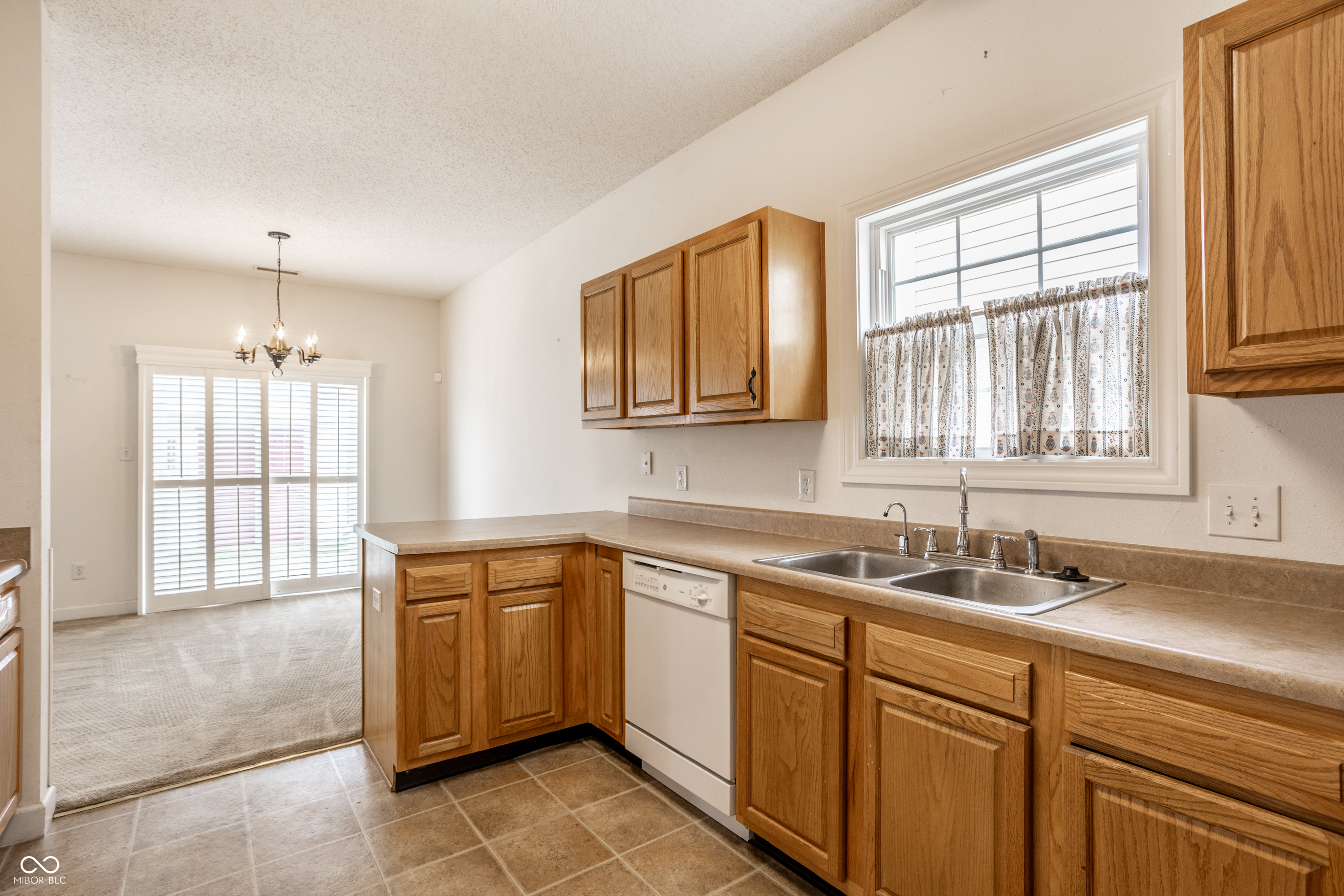 8122 Sand Ridge Circle