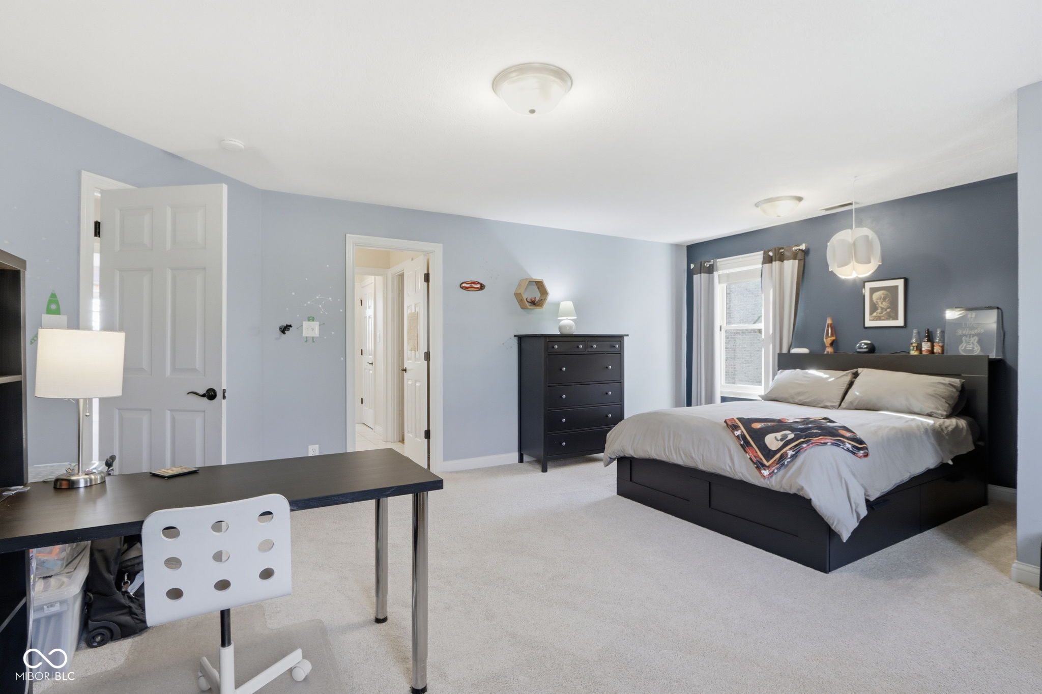 5291 Woodfield Drive S