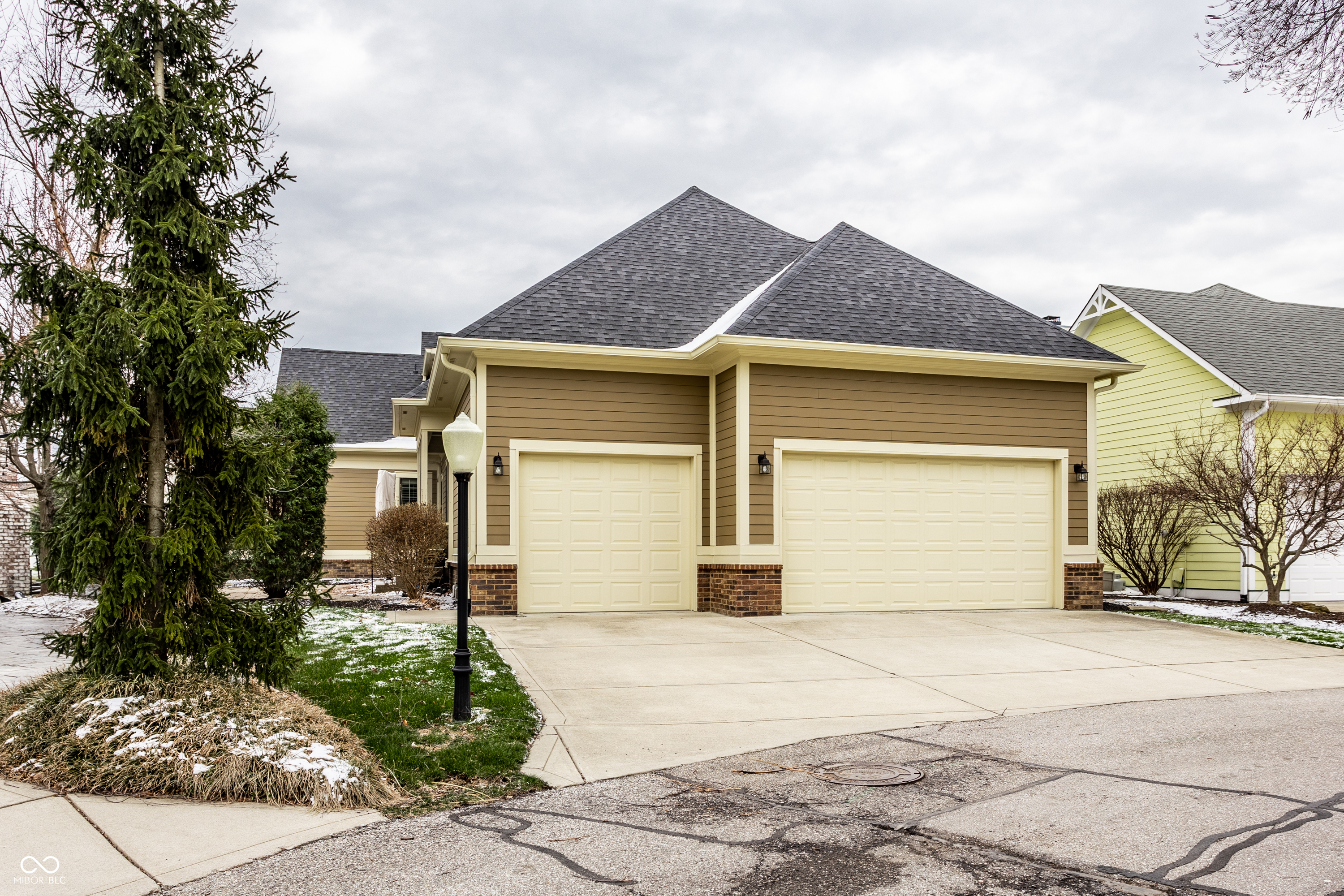 13002 Deerstyne Green Street