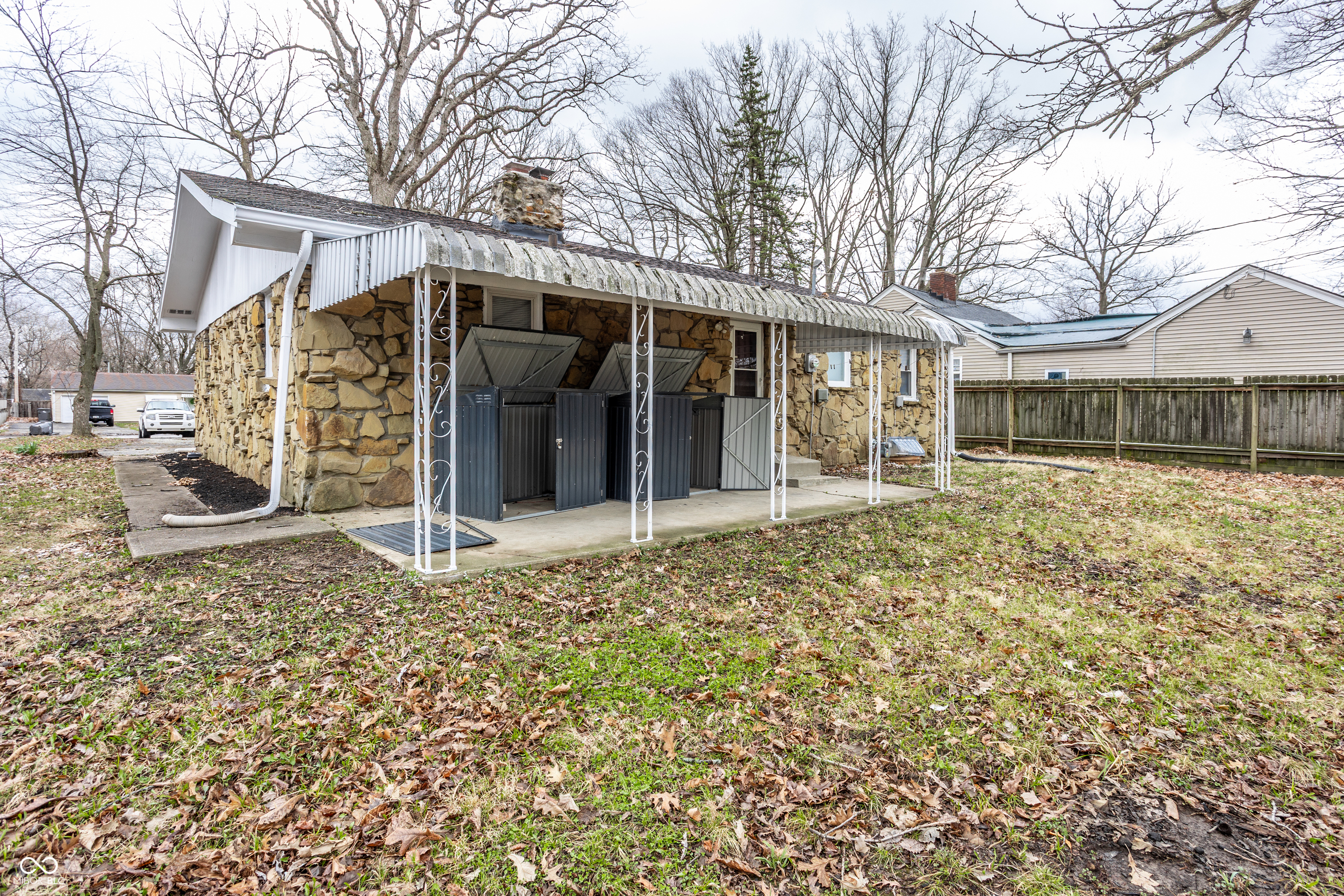3516 N Richardt Avenue