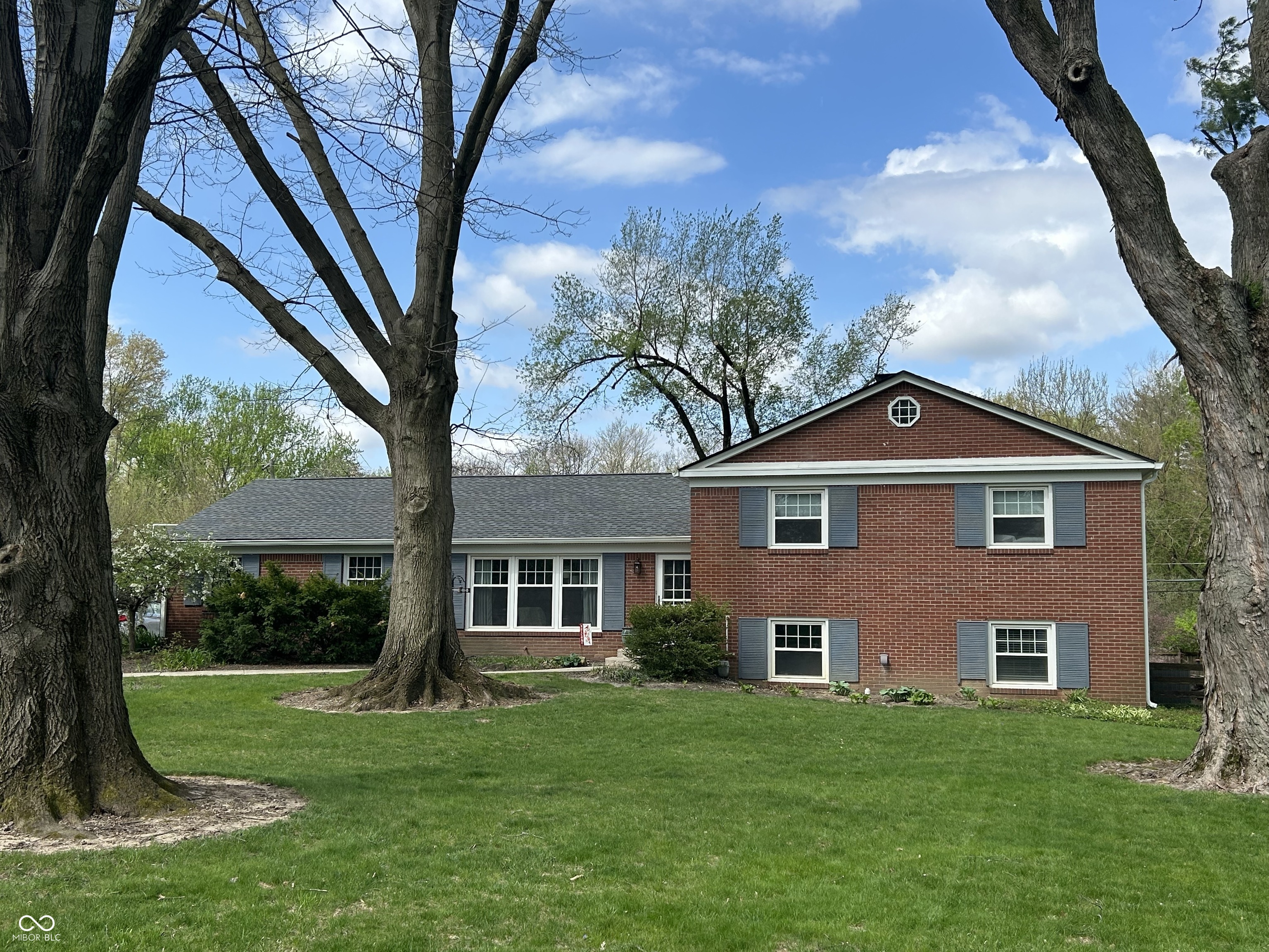 7432 Glenview Drive W