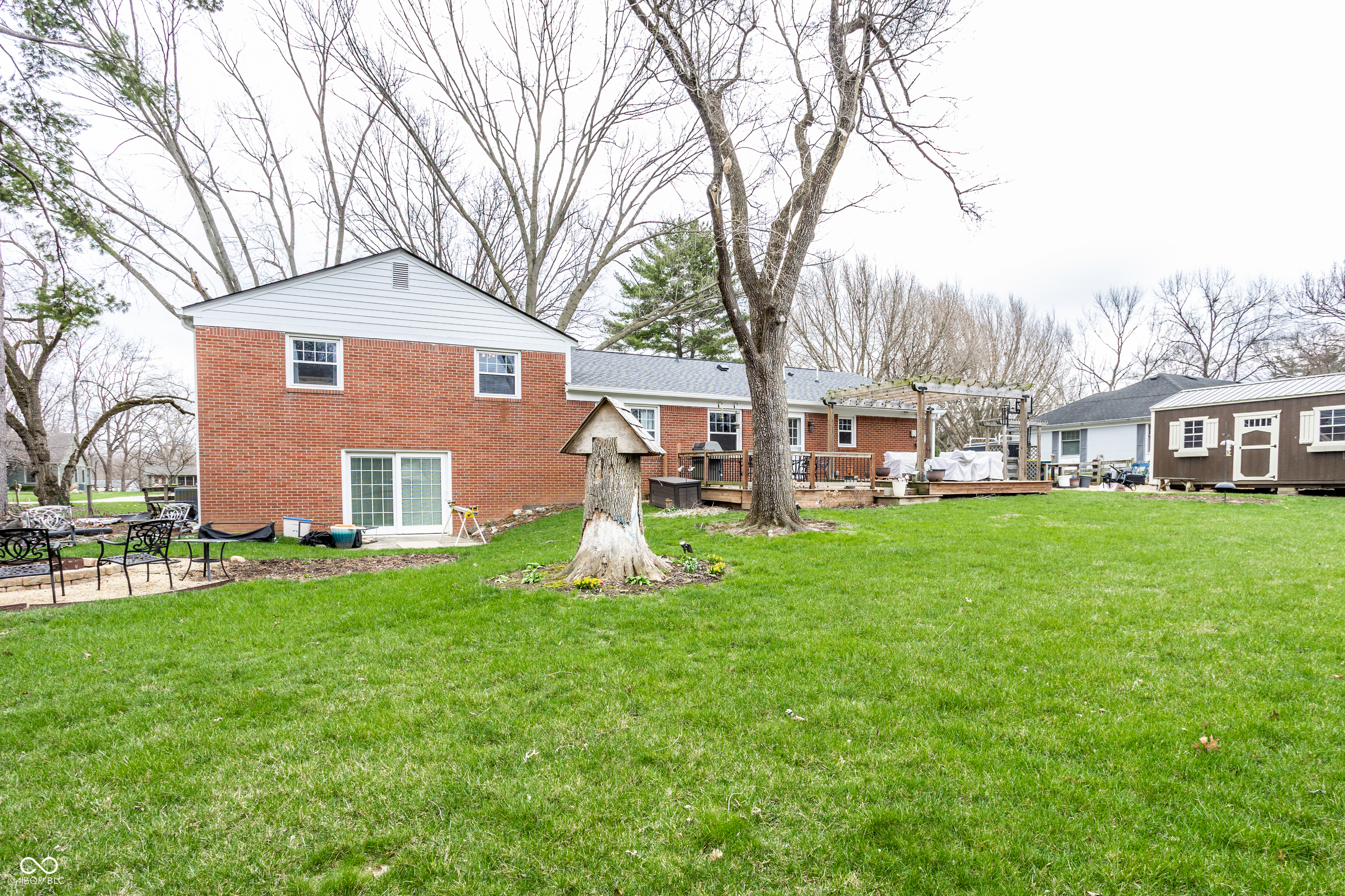 7432 Glenview Drive W