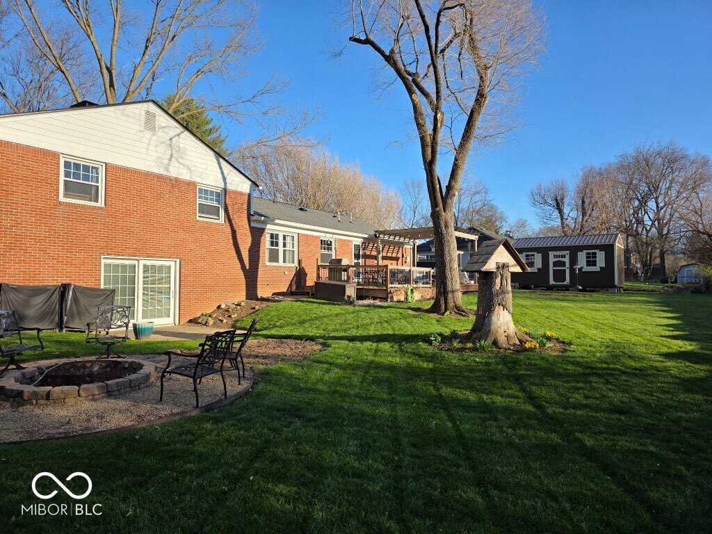 7432 Glenview Drive W