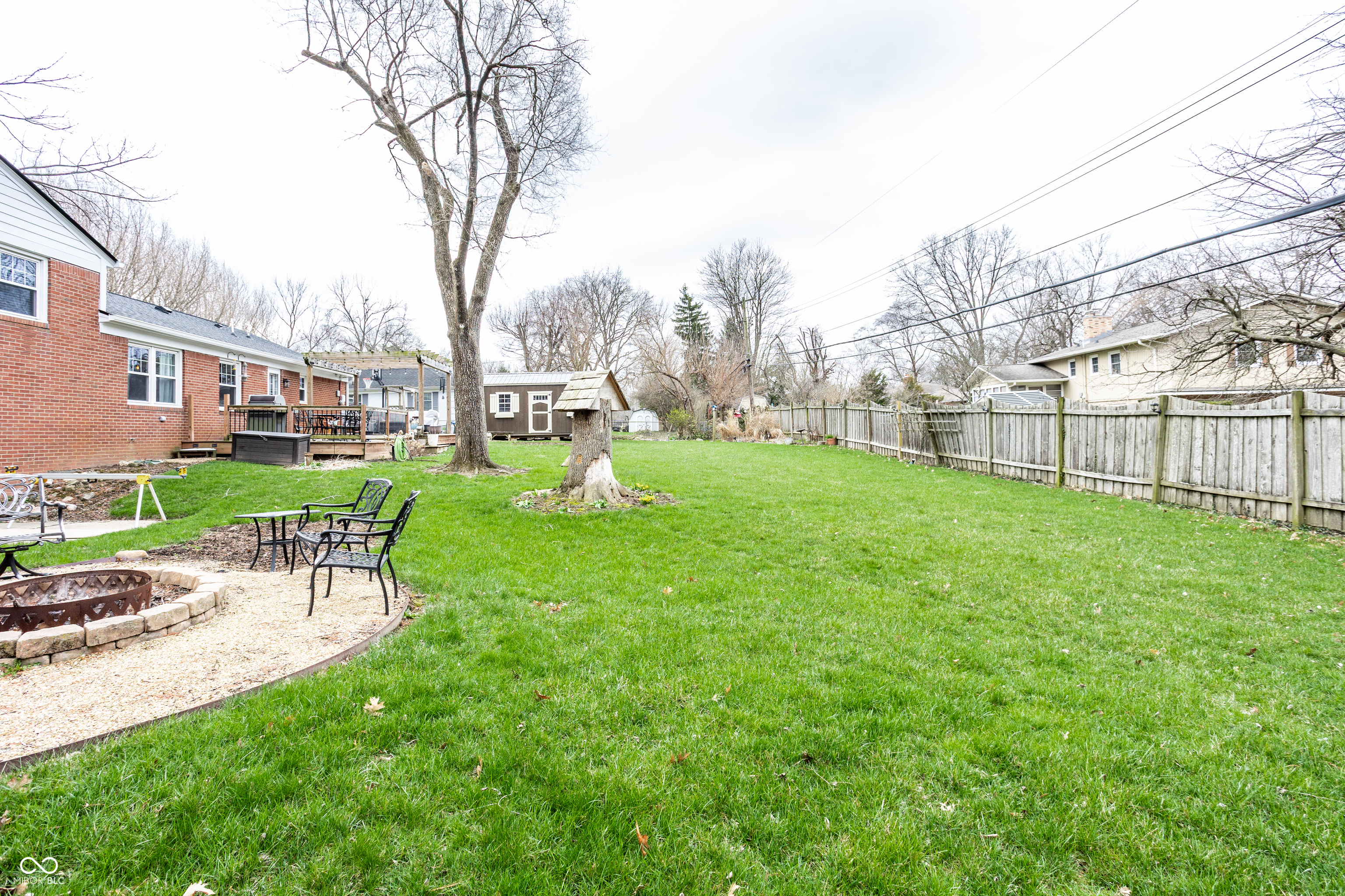 7432 Glenview Drive W