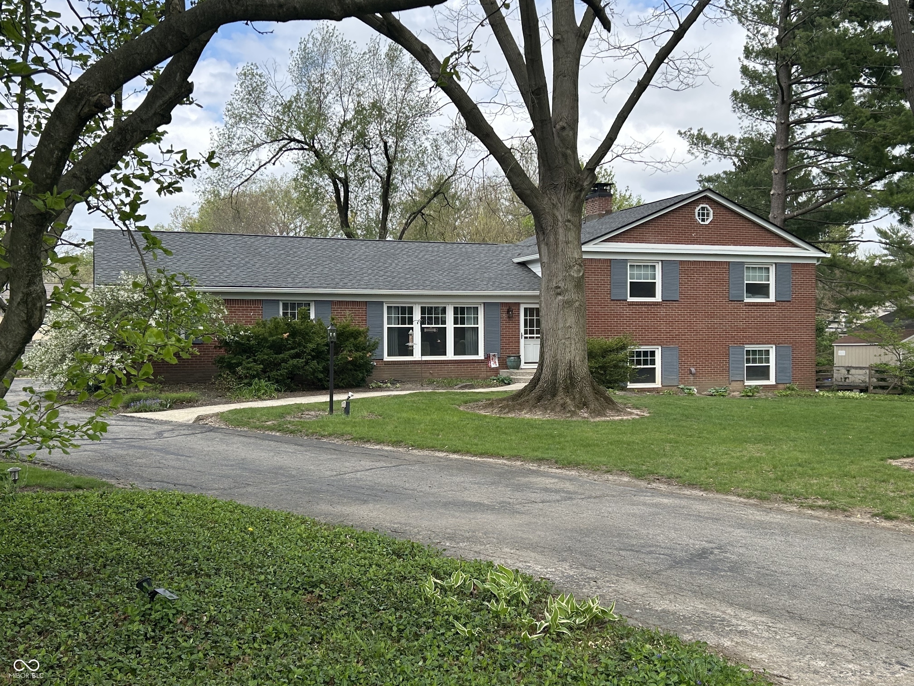 7432 Glenview Drive W