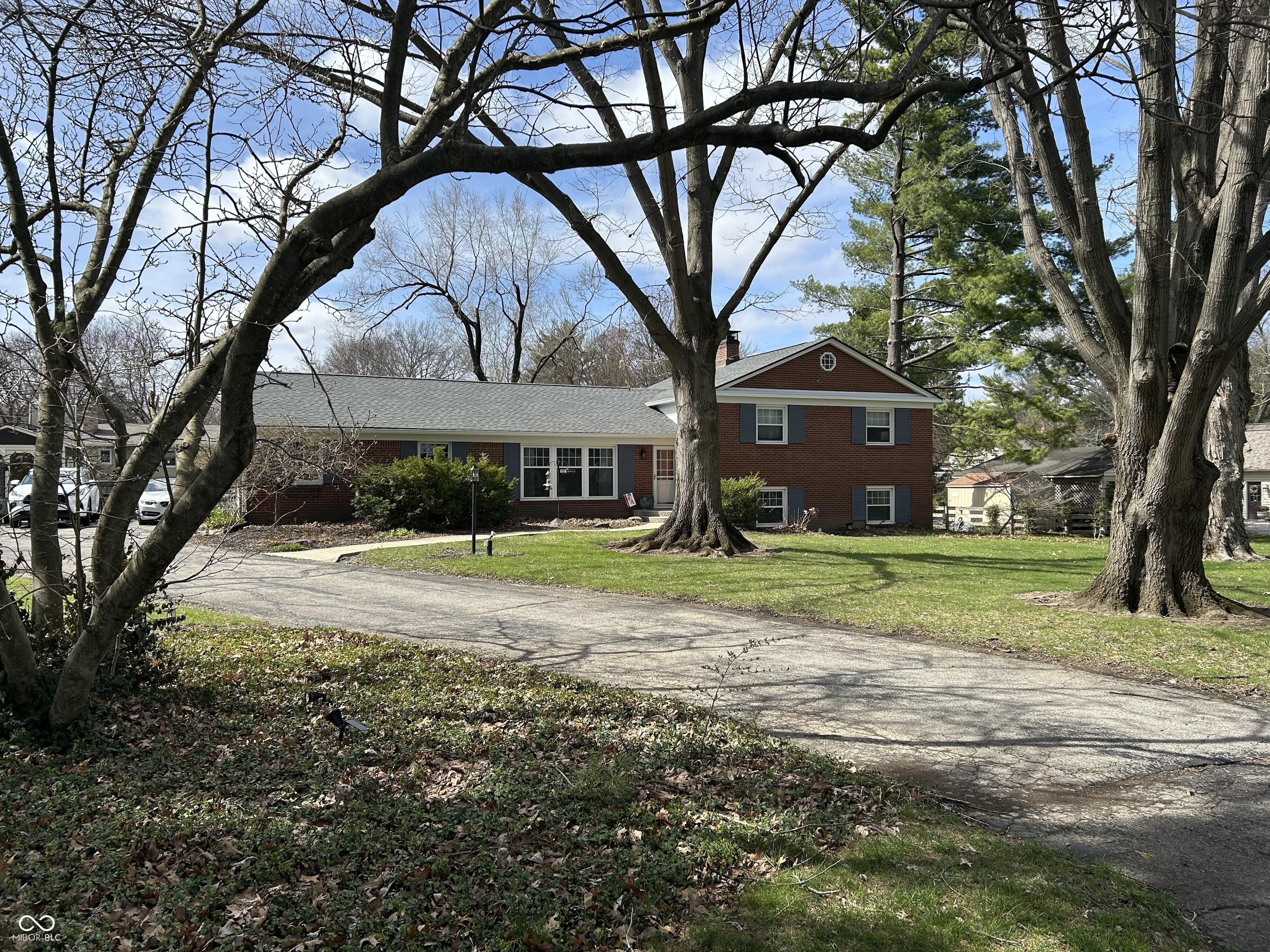 7432 Glenview Drive W