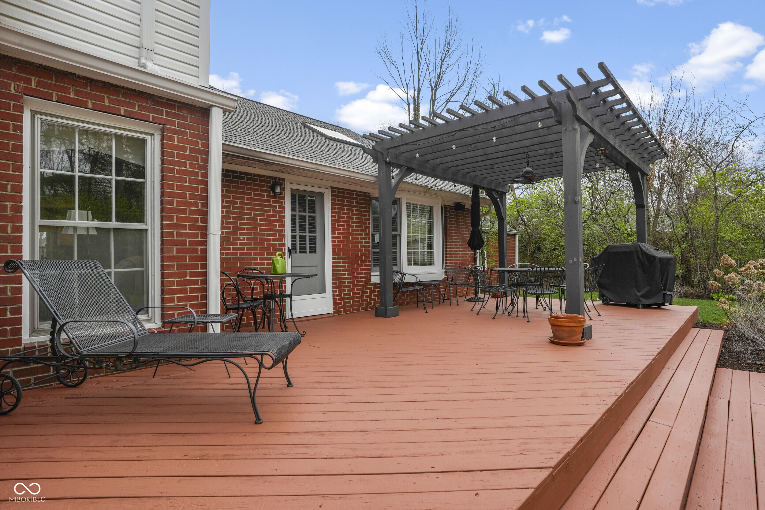 695 W 77th Street South Drive