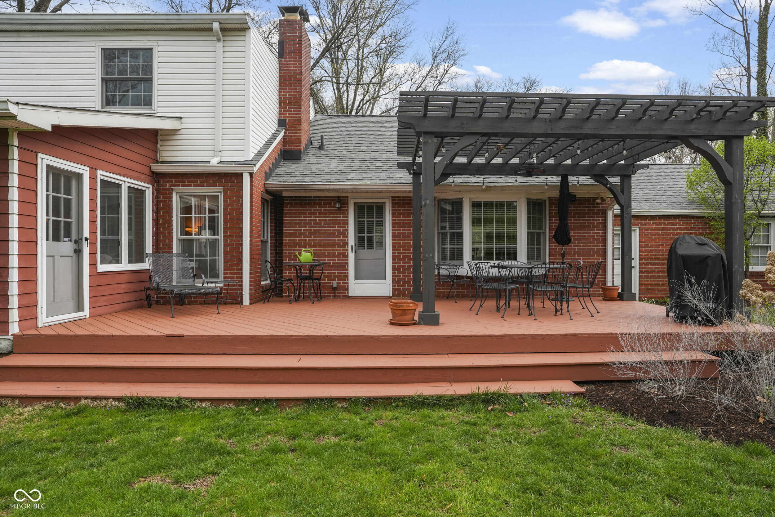 695 W 77th Street South Drive