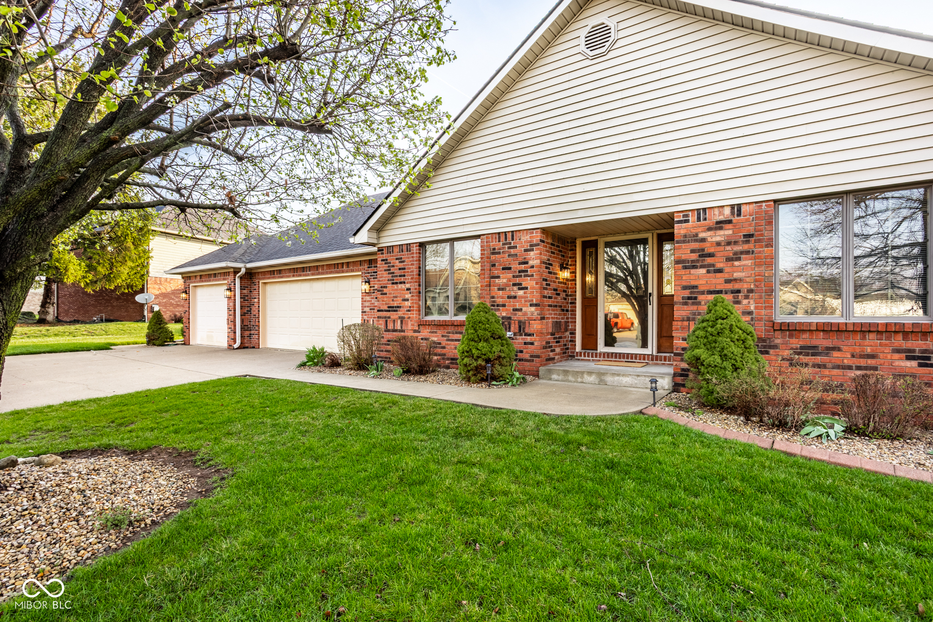 7025 Hunters Ridge Drive