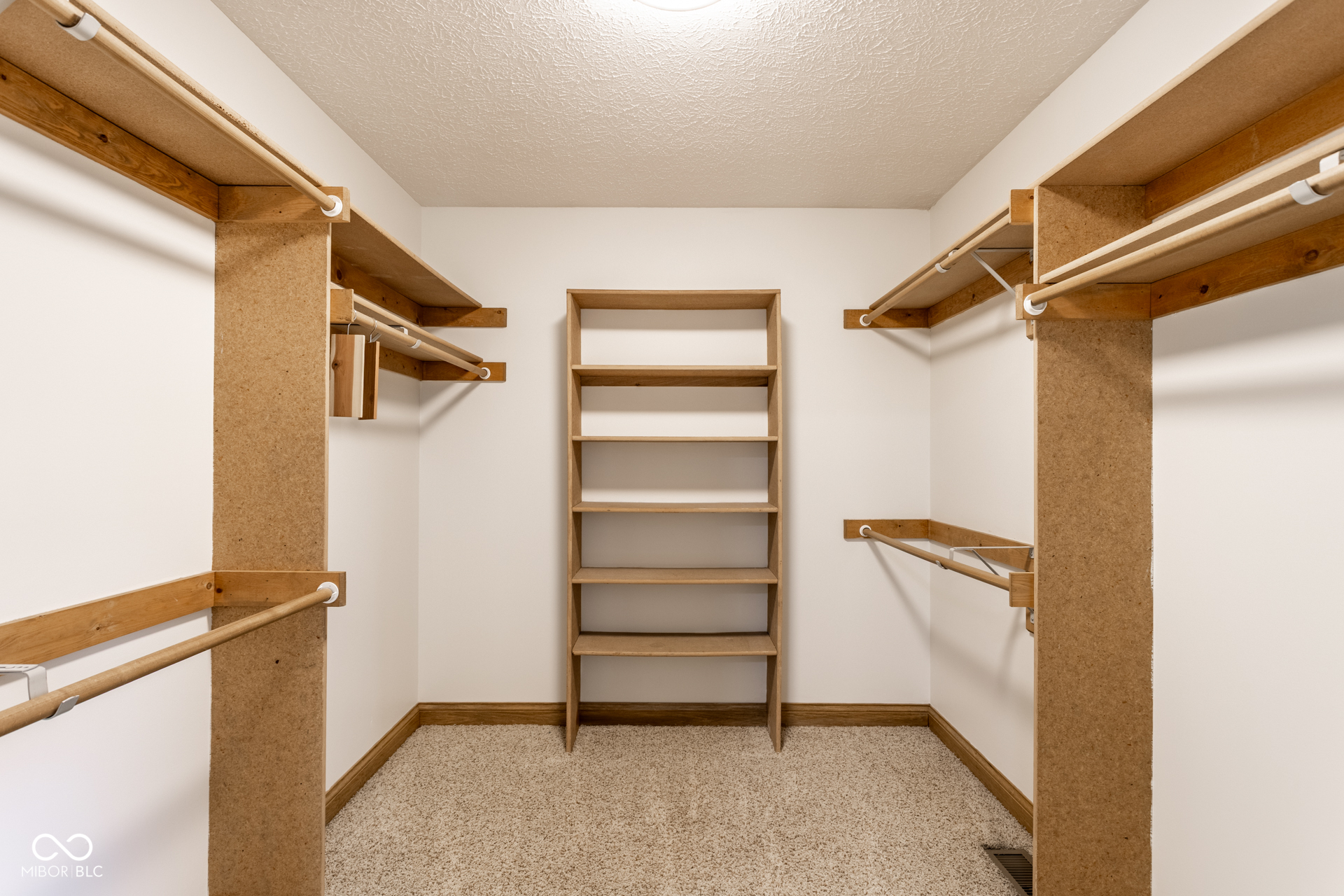 7025 Hunters Ridge Drive