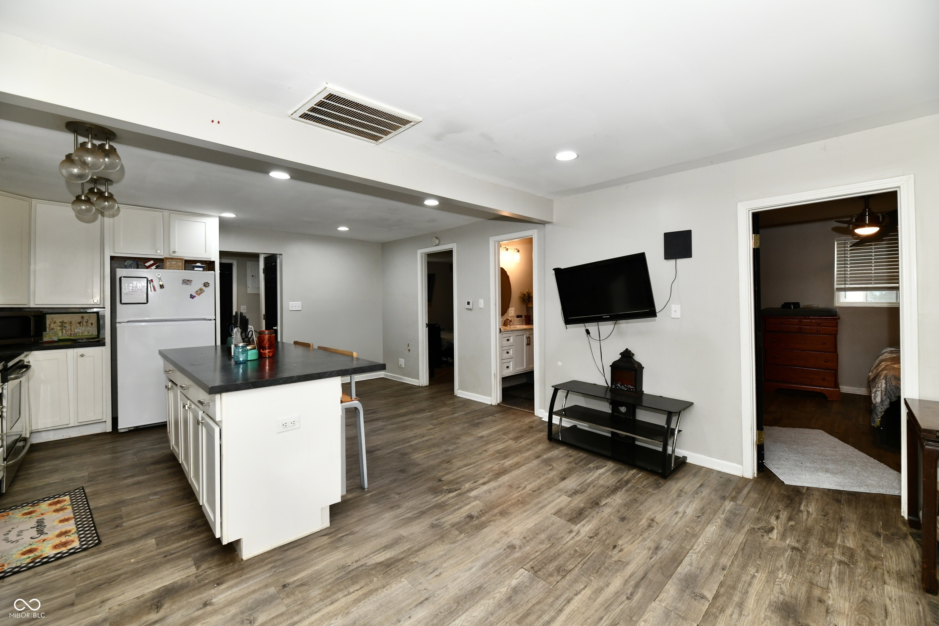 4444 Kingsley Drive