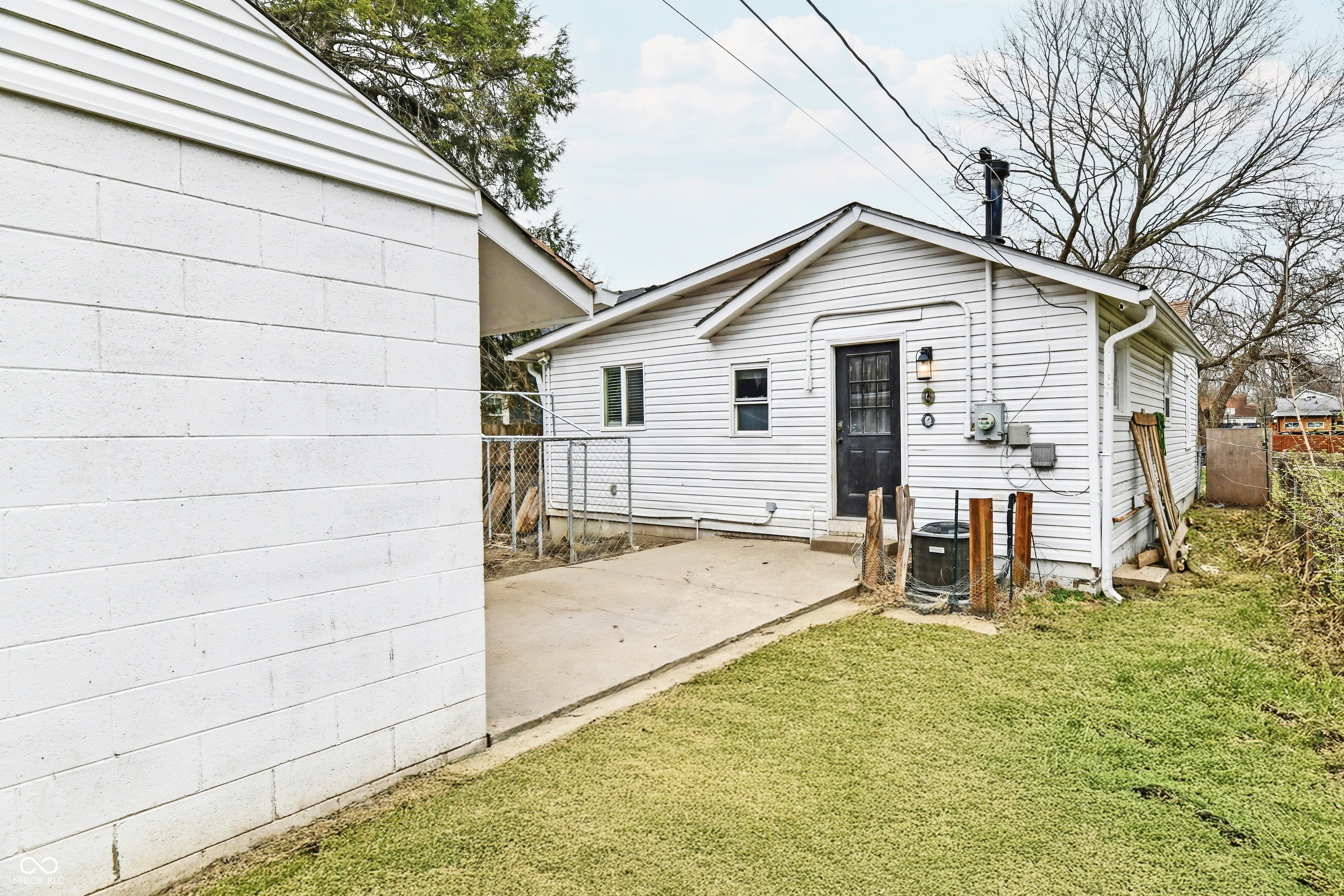 4444 Kingsley Drive