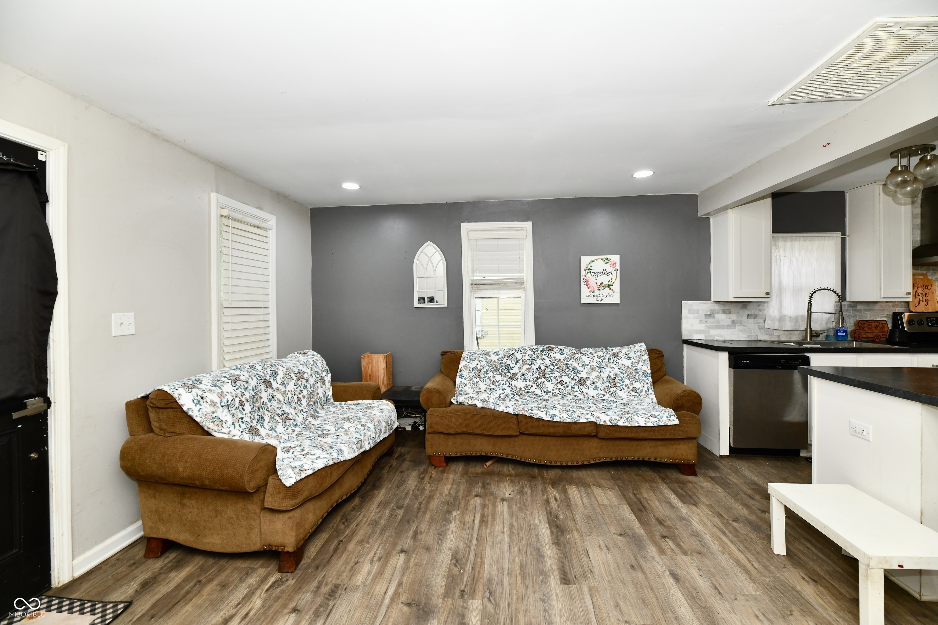 4444 Kingsley Drive
