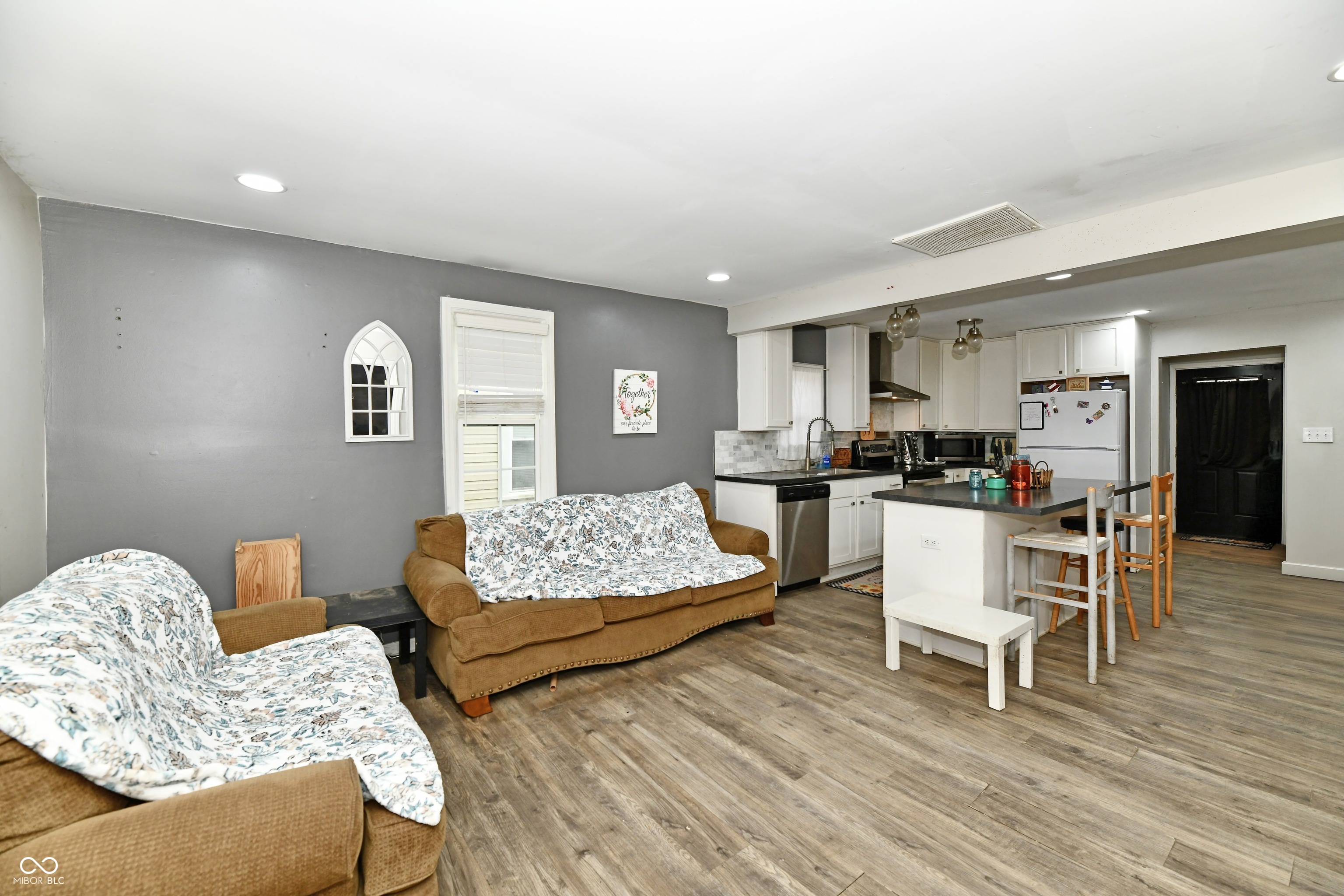 4444 Kingsley Drive