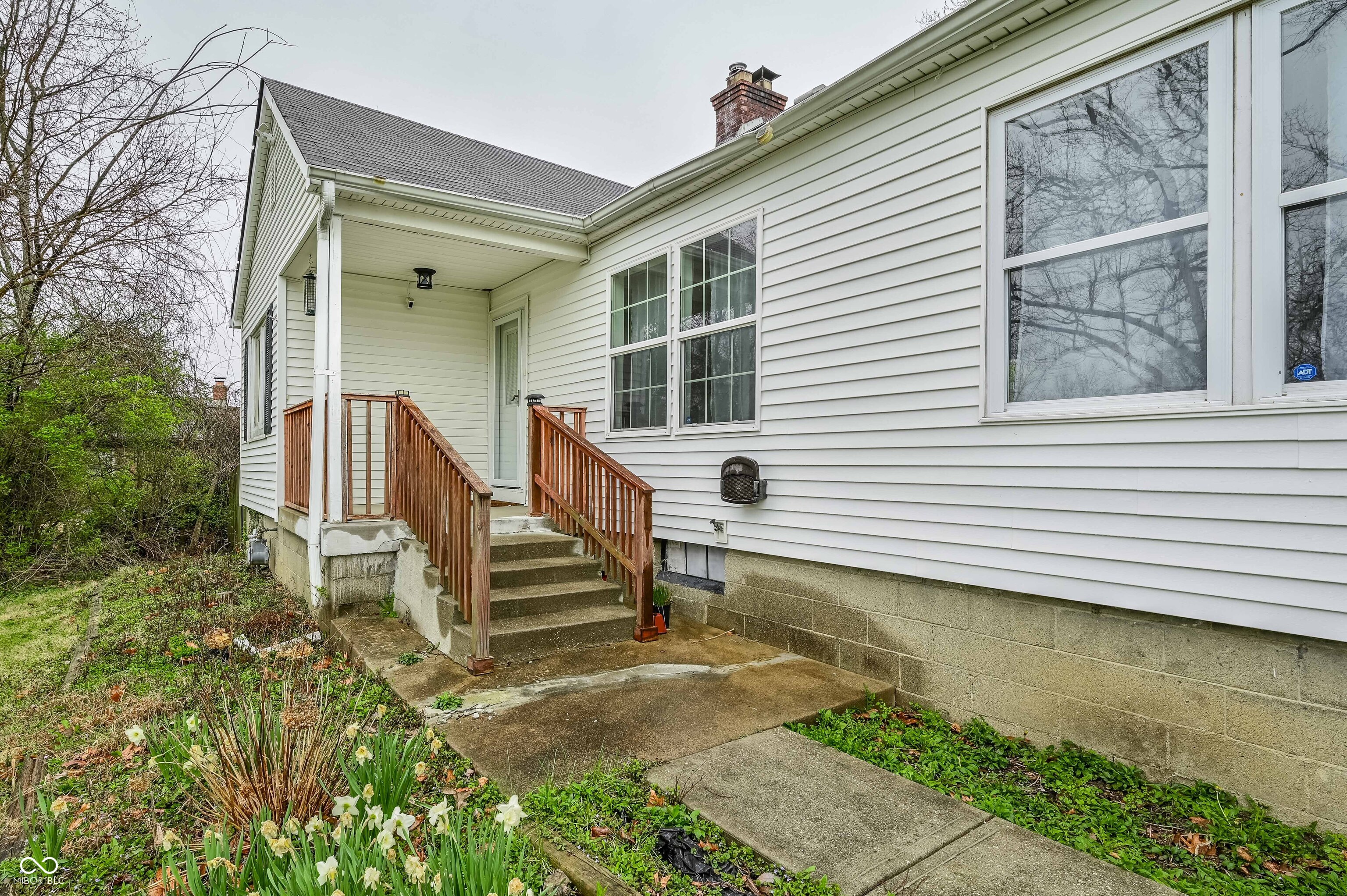 4545 E 38th Street
