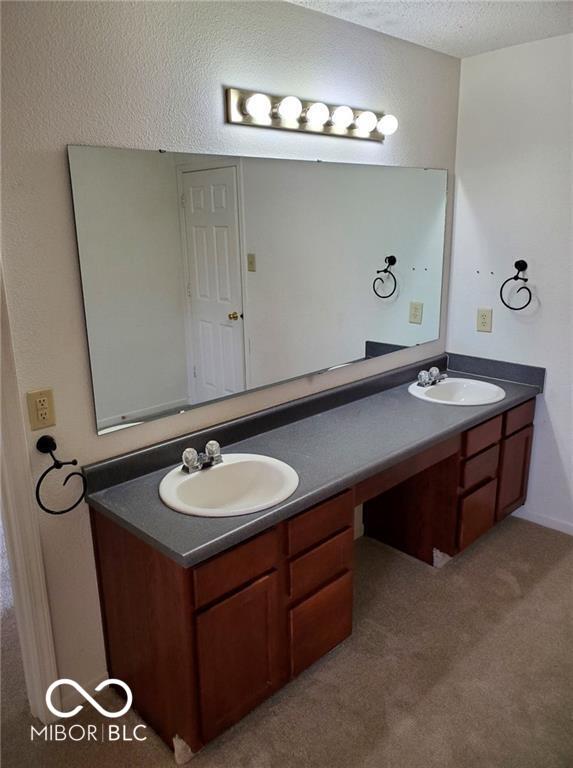 5643 N Rockingham Lane