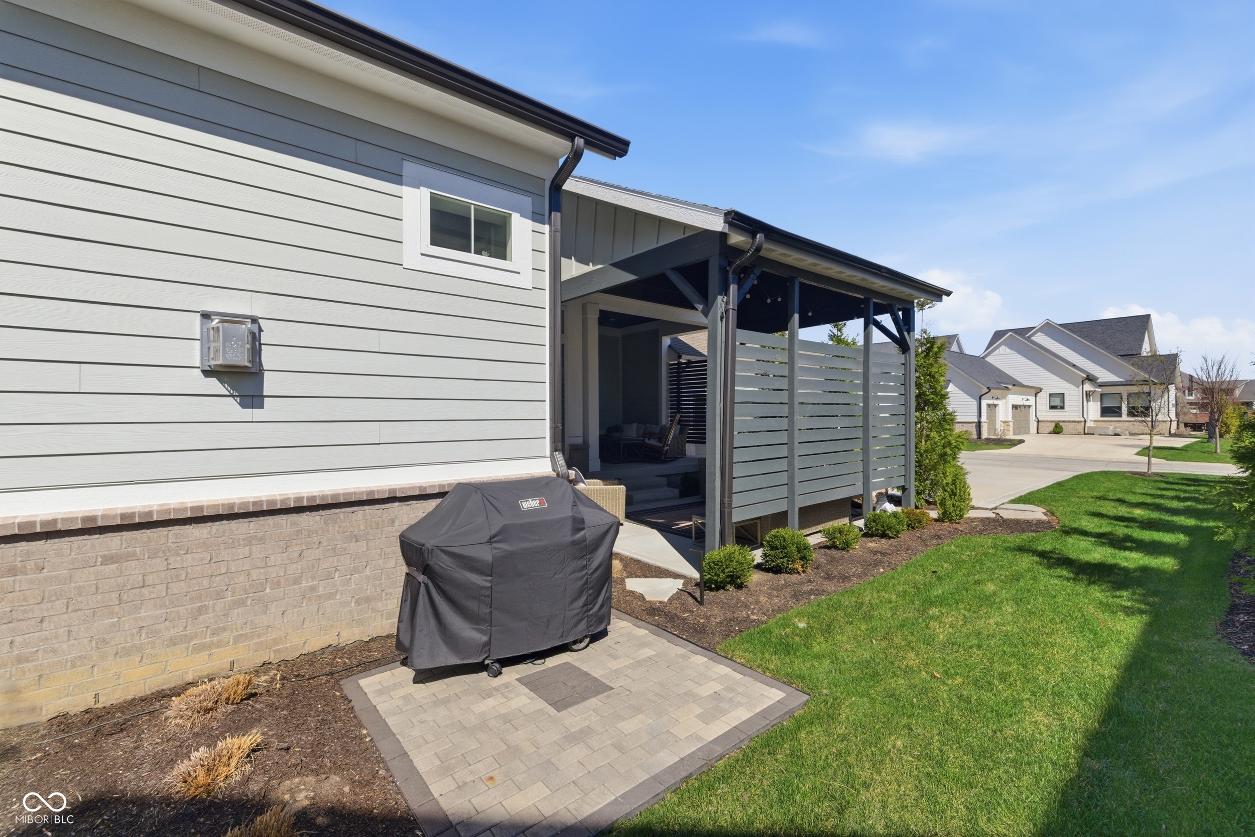 14991 Oak Hollow Lane W