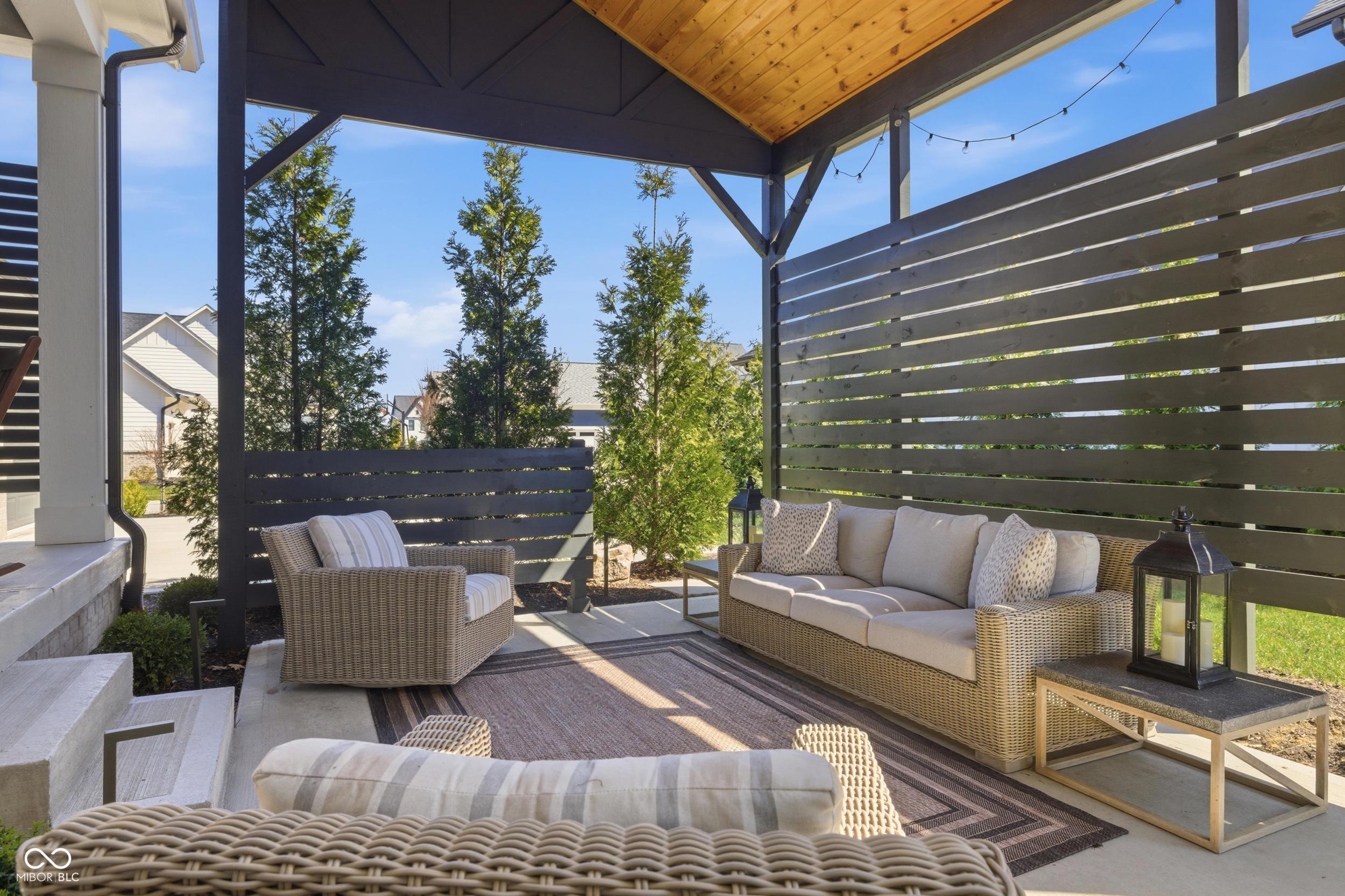 14991 Oak Hollow Lane W