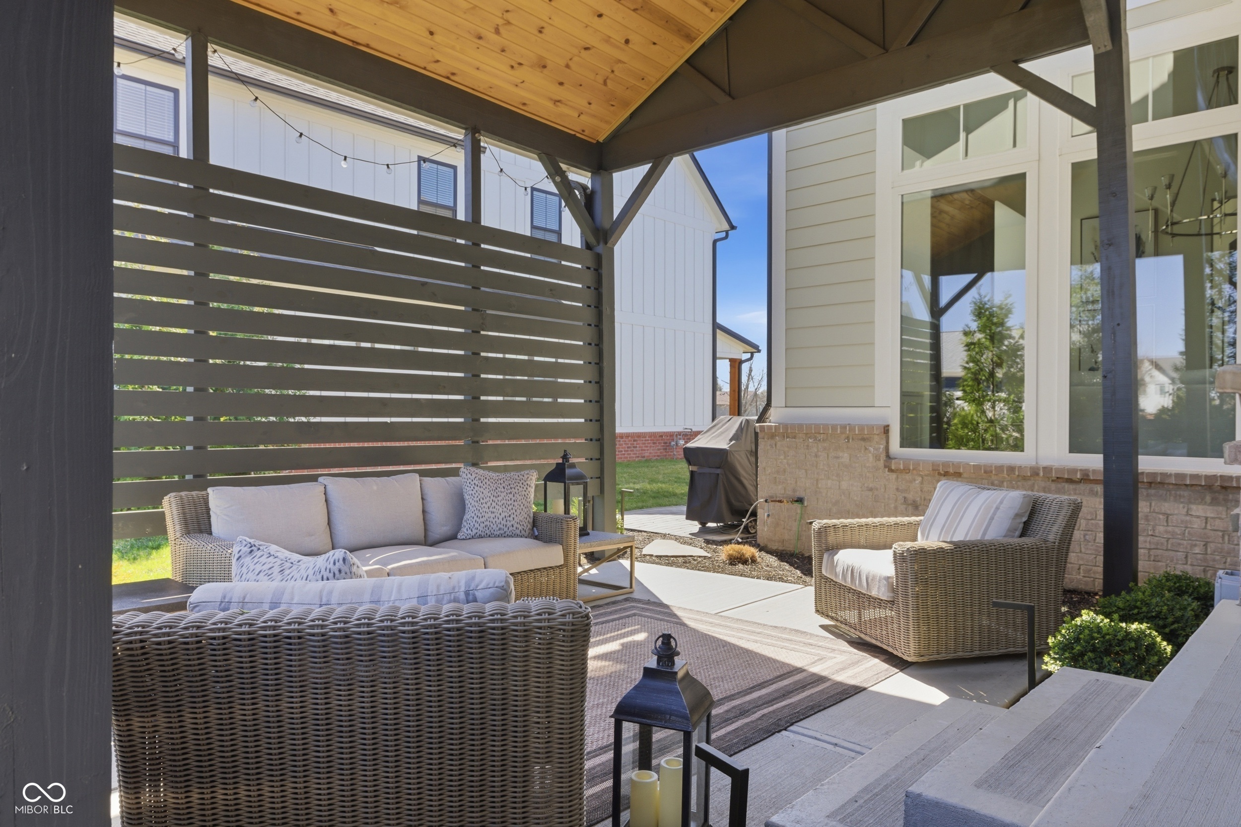 14991 Oak Hollow Lane W