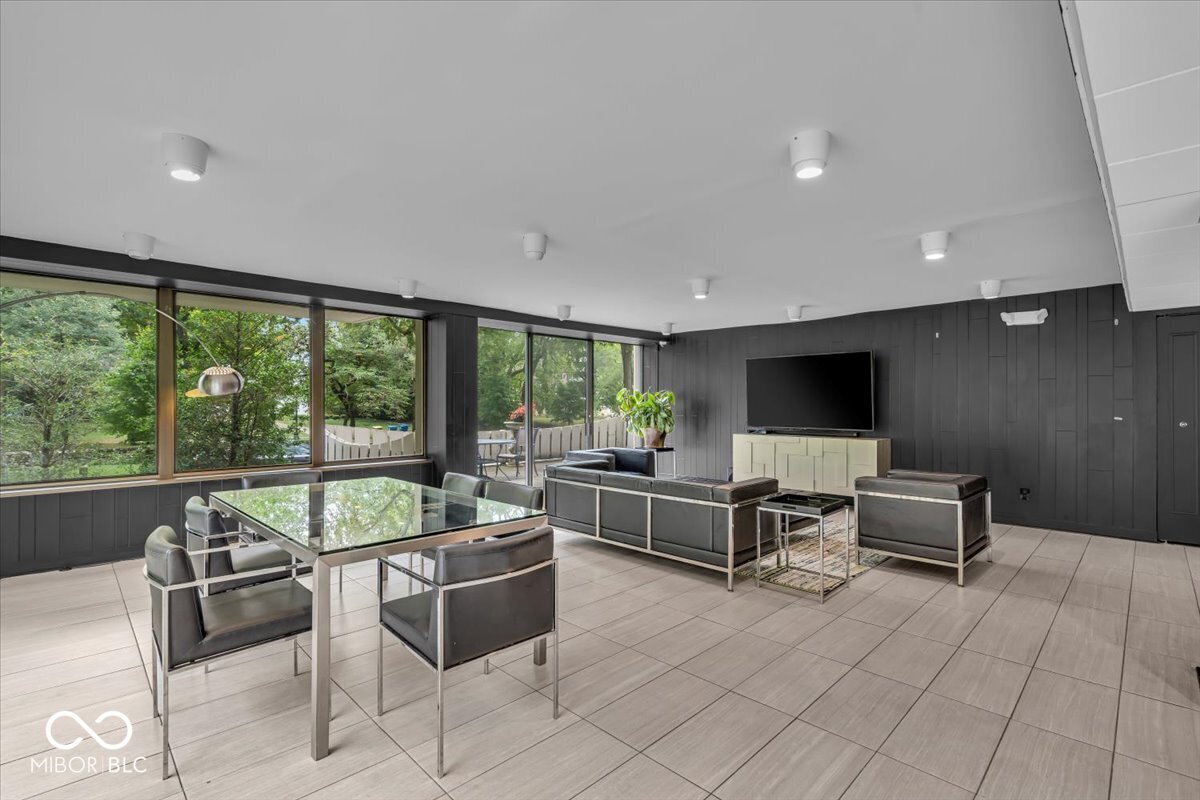 4000 N Meridian Street Unit: 11DE