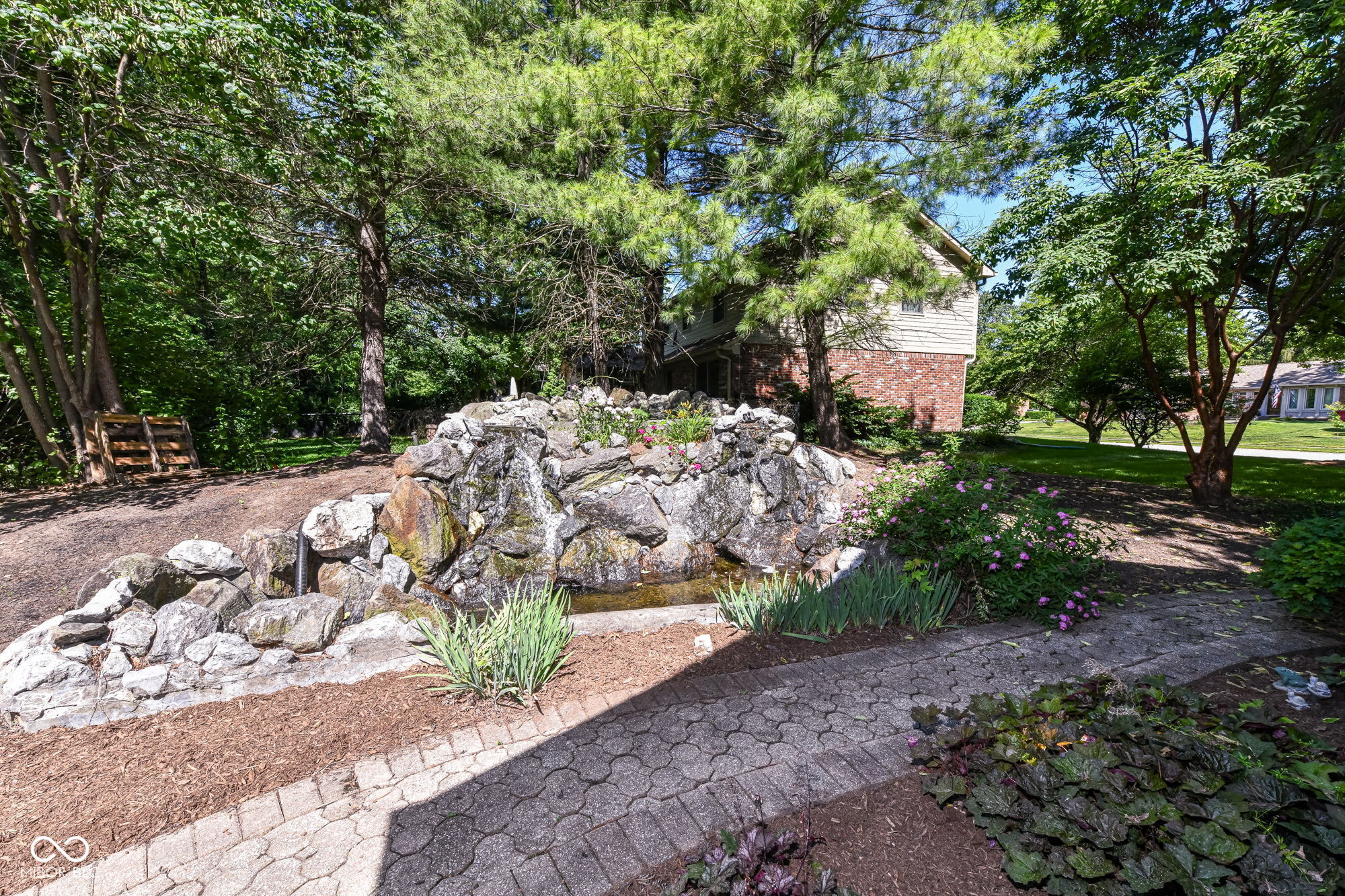 10188 E Lakeshore Drive