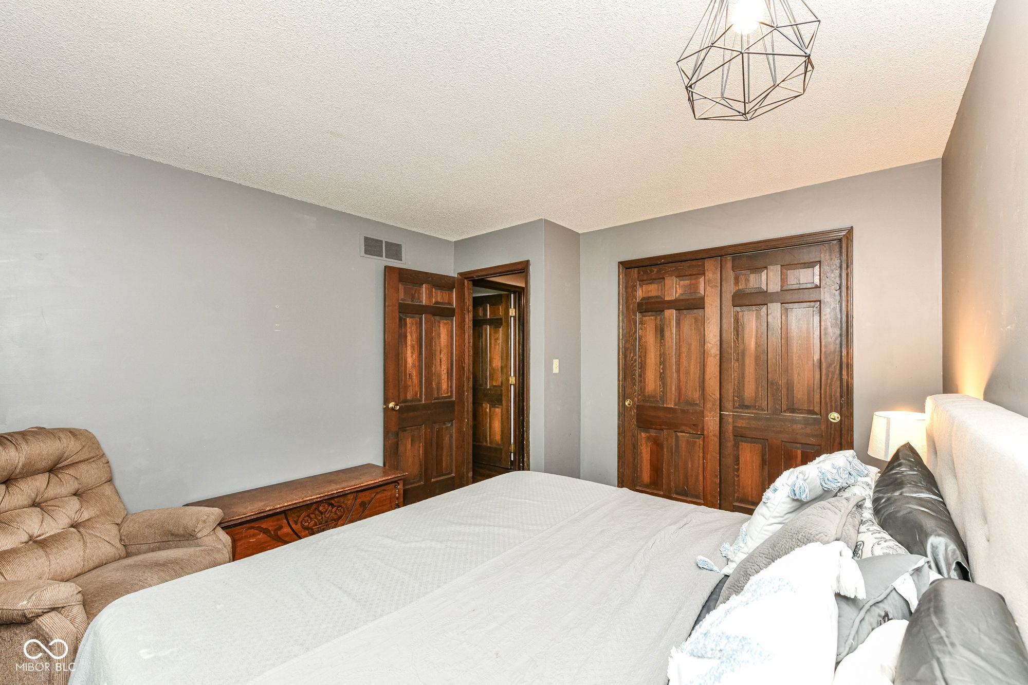 10188 E Lakeshore Drive