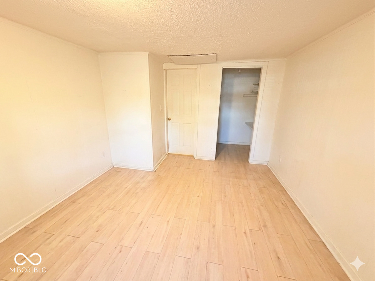 2754 S Lyons Avenue