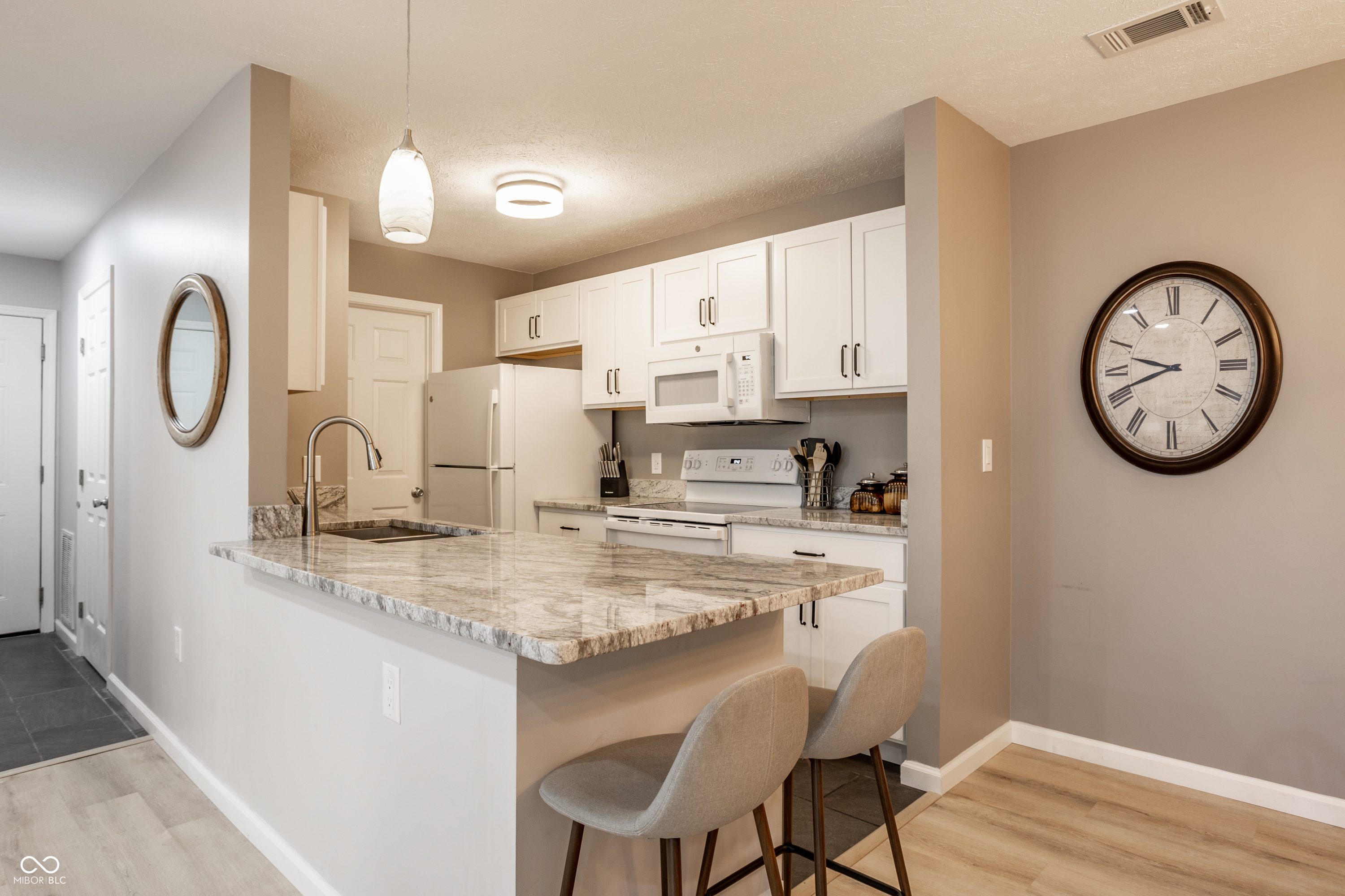 8224 Glenwillow Lane Unit: 102