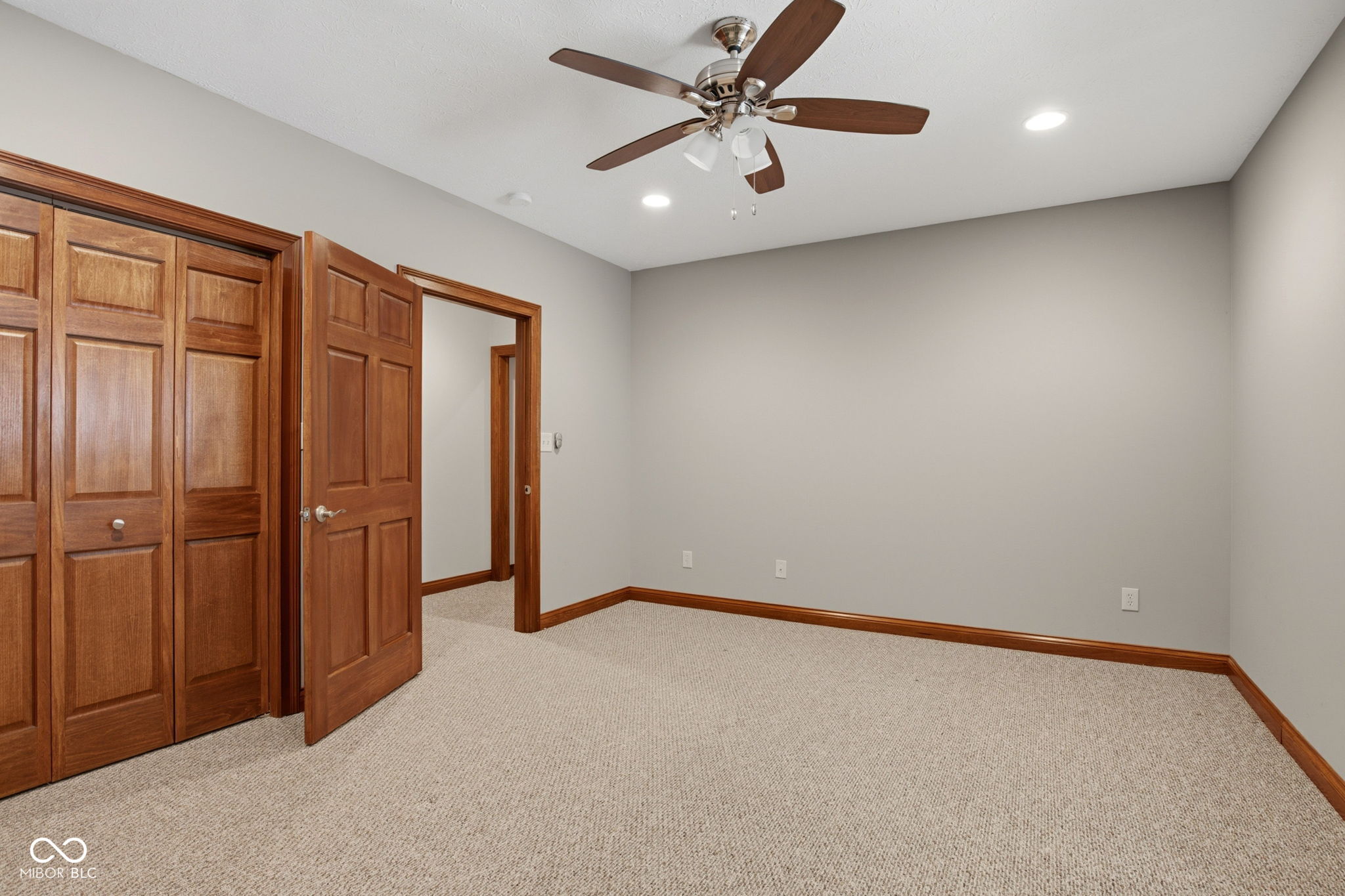 1538 E Grey Feather Trail