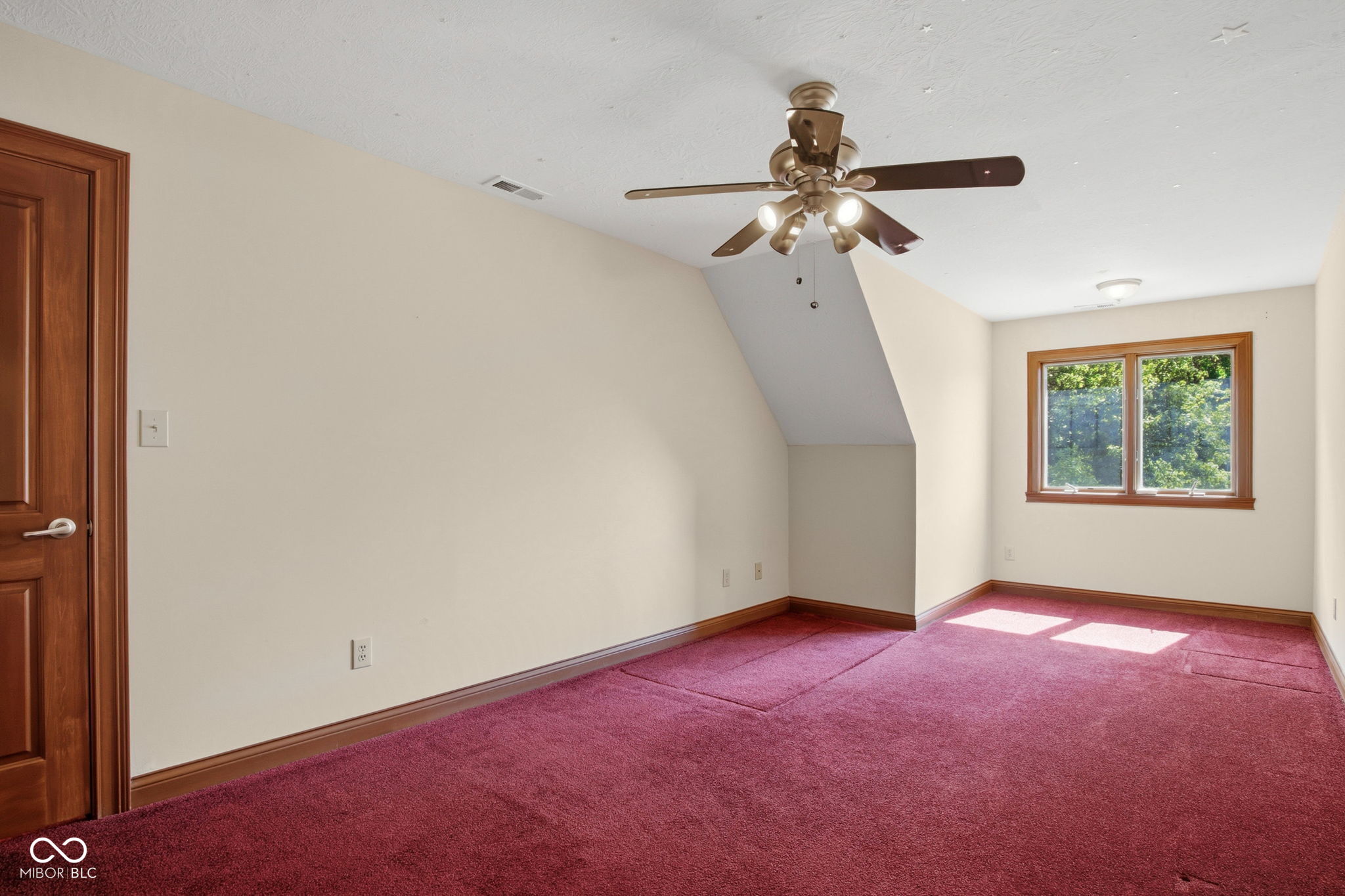 1538 E Grey Feather Trail