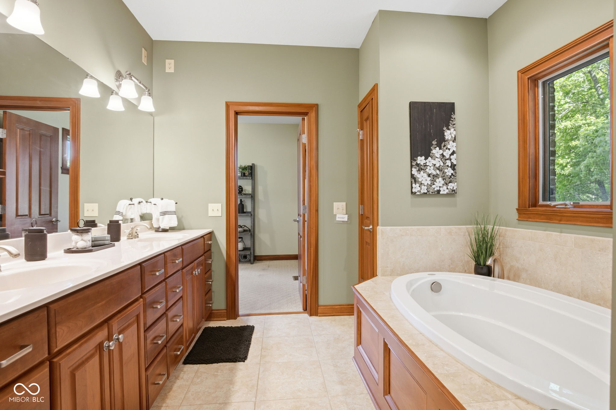 1538 E Grey Feather Trail