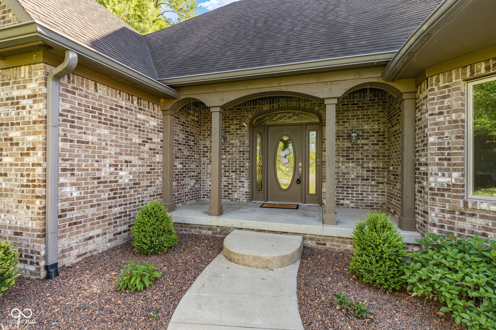 1538 E Grey Feather Trail