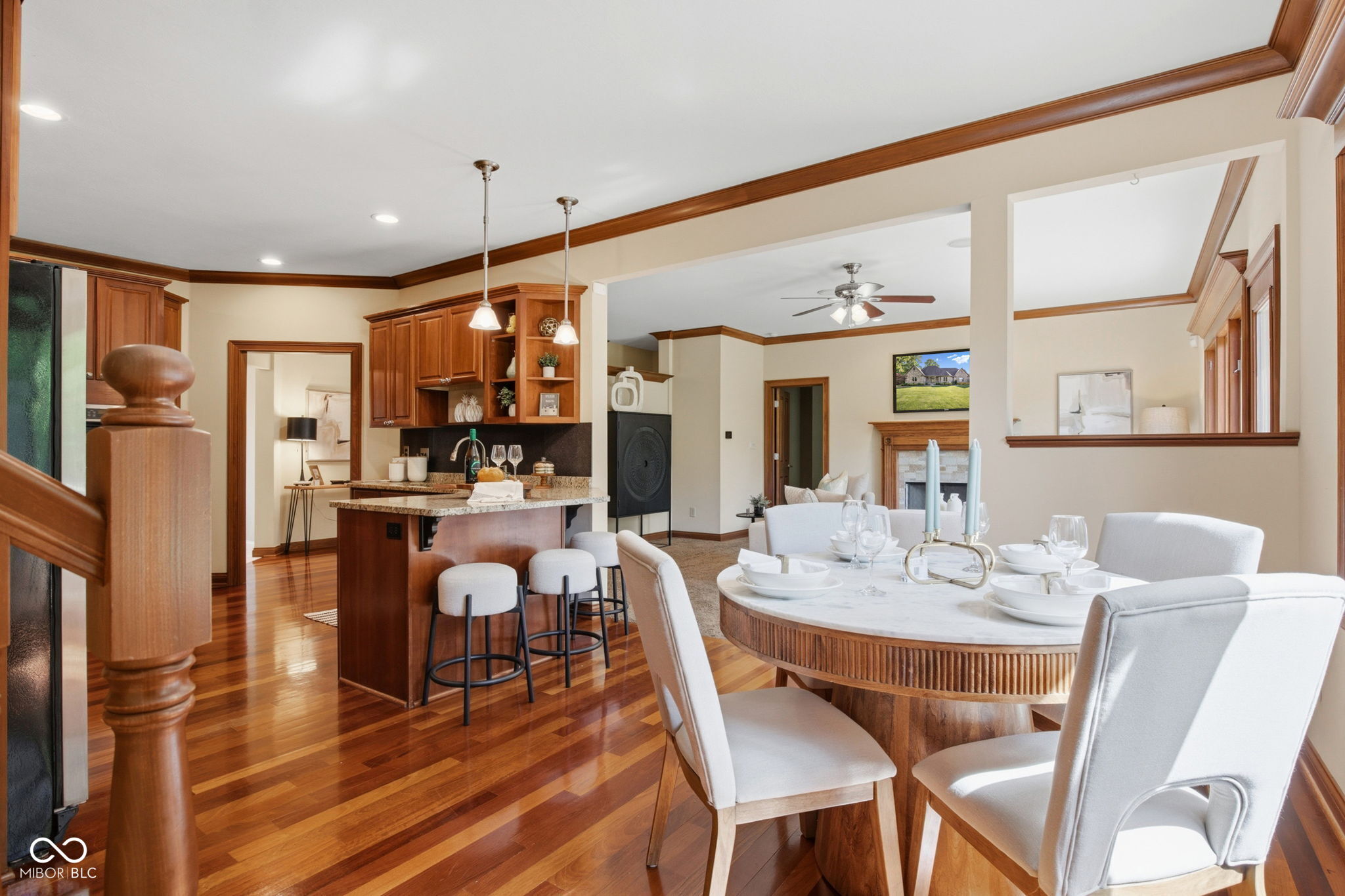 1538 E Grey Feather Trail