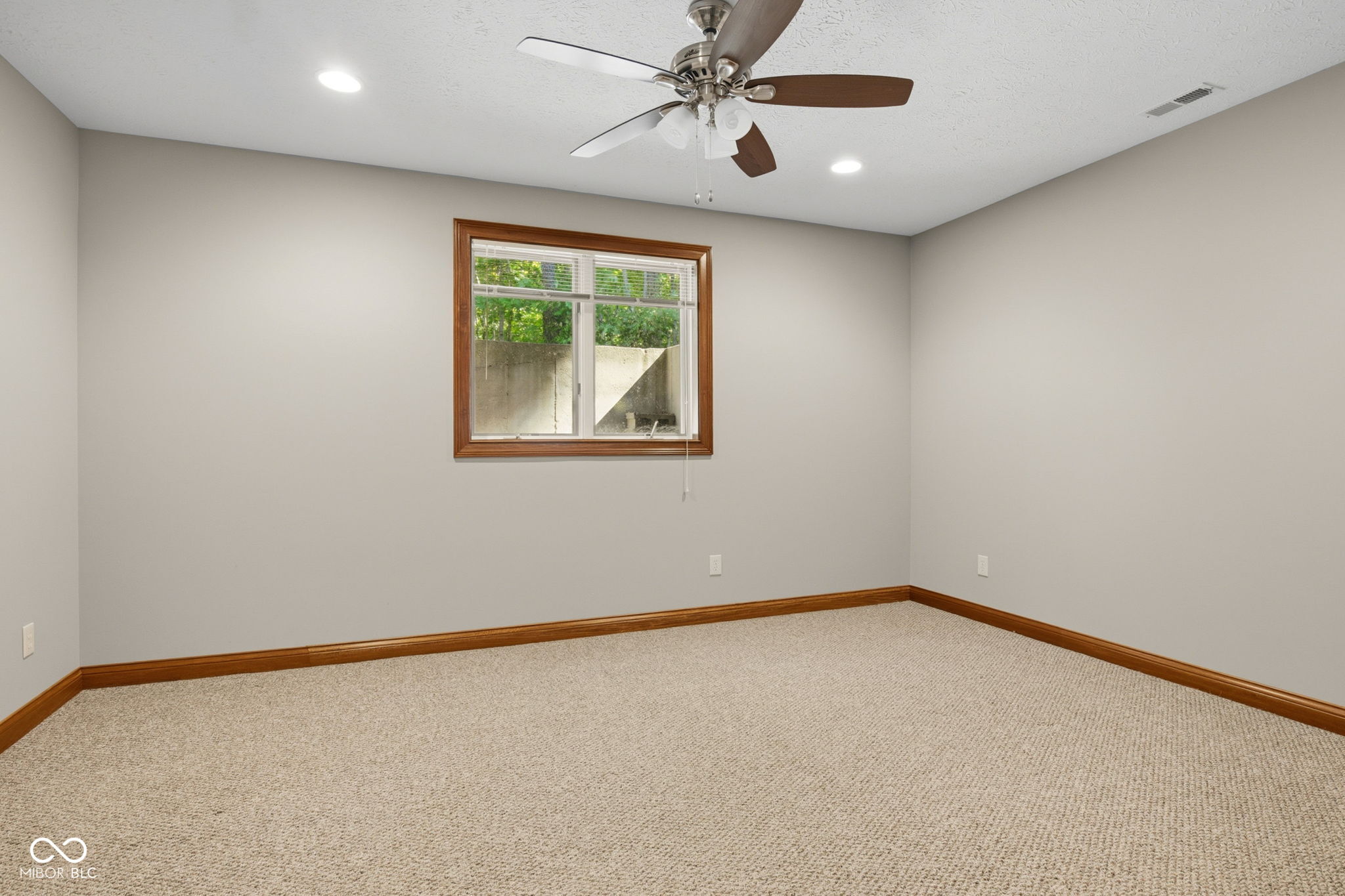 1538 E Grey Feather Trail