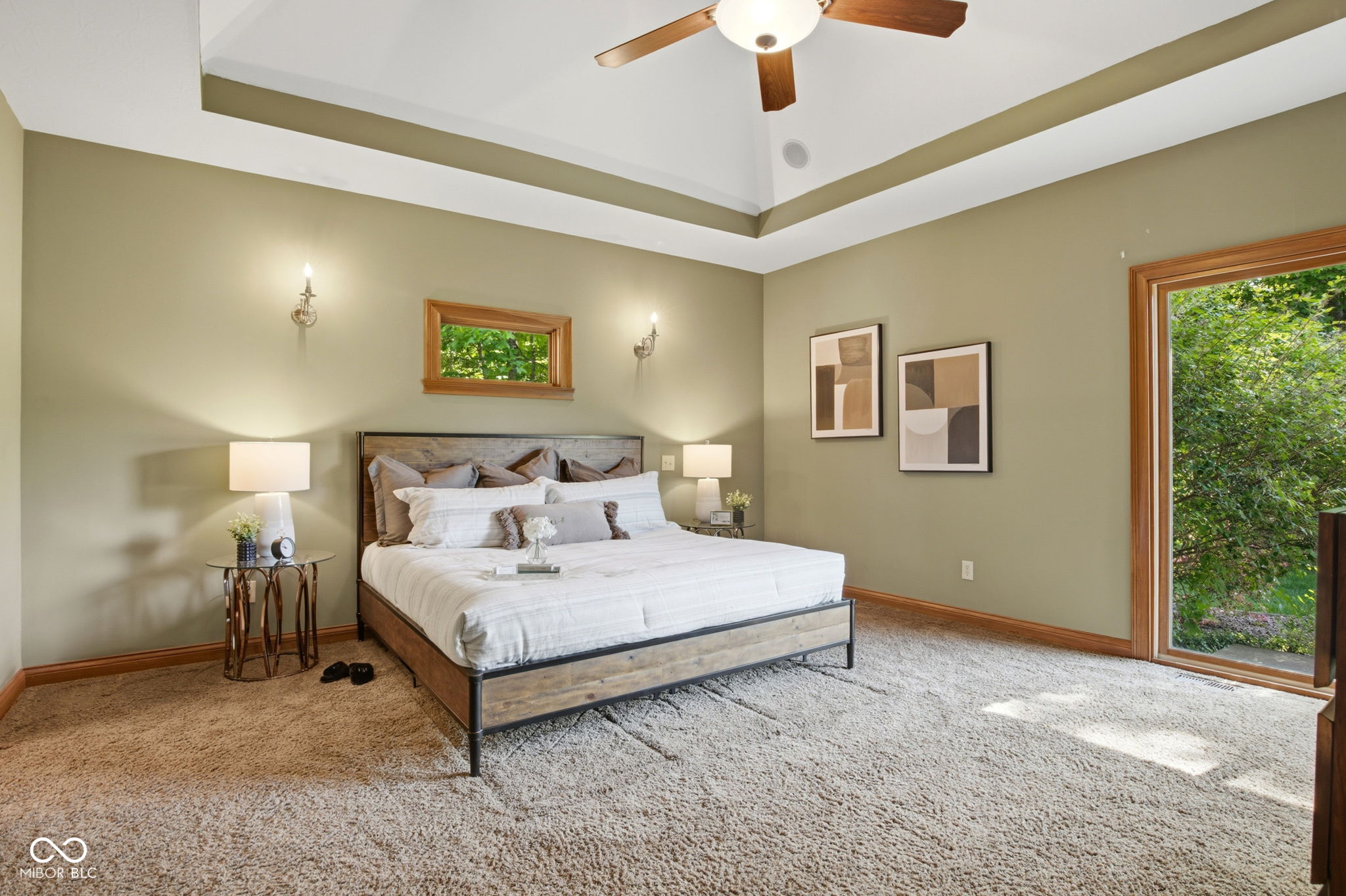 1538 E Grey Feather Trail