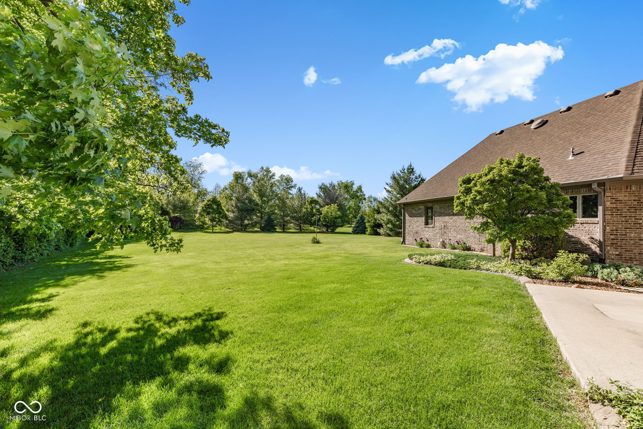 1538 E Grey Feather Trail