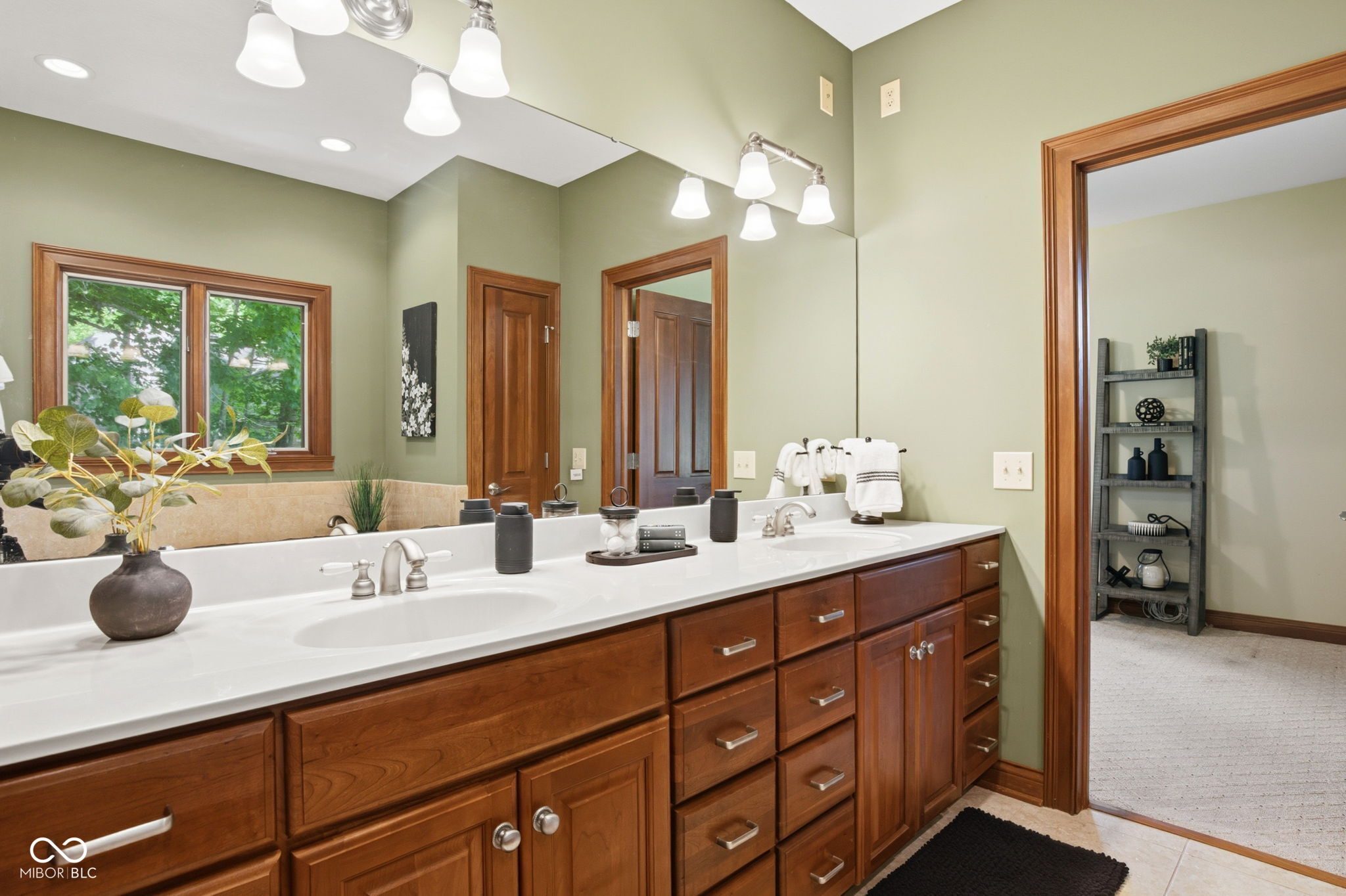 1538 E Grey Feather Trail