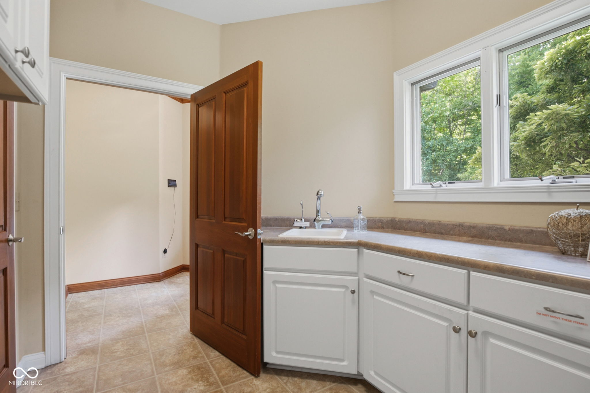 1538 E Grey Feather Trail