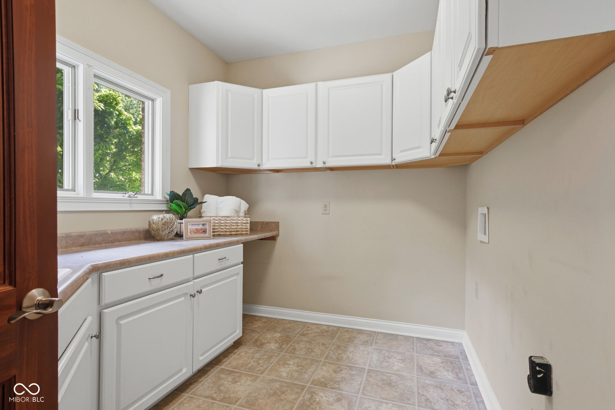1538 E Grey Feather Trail