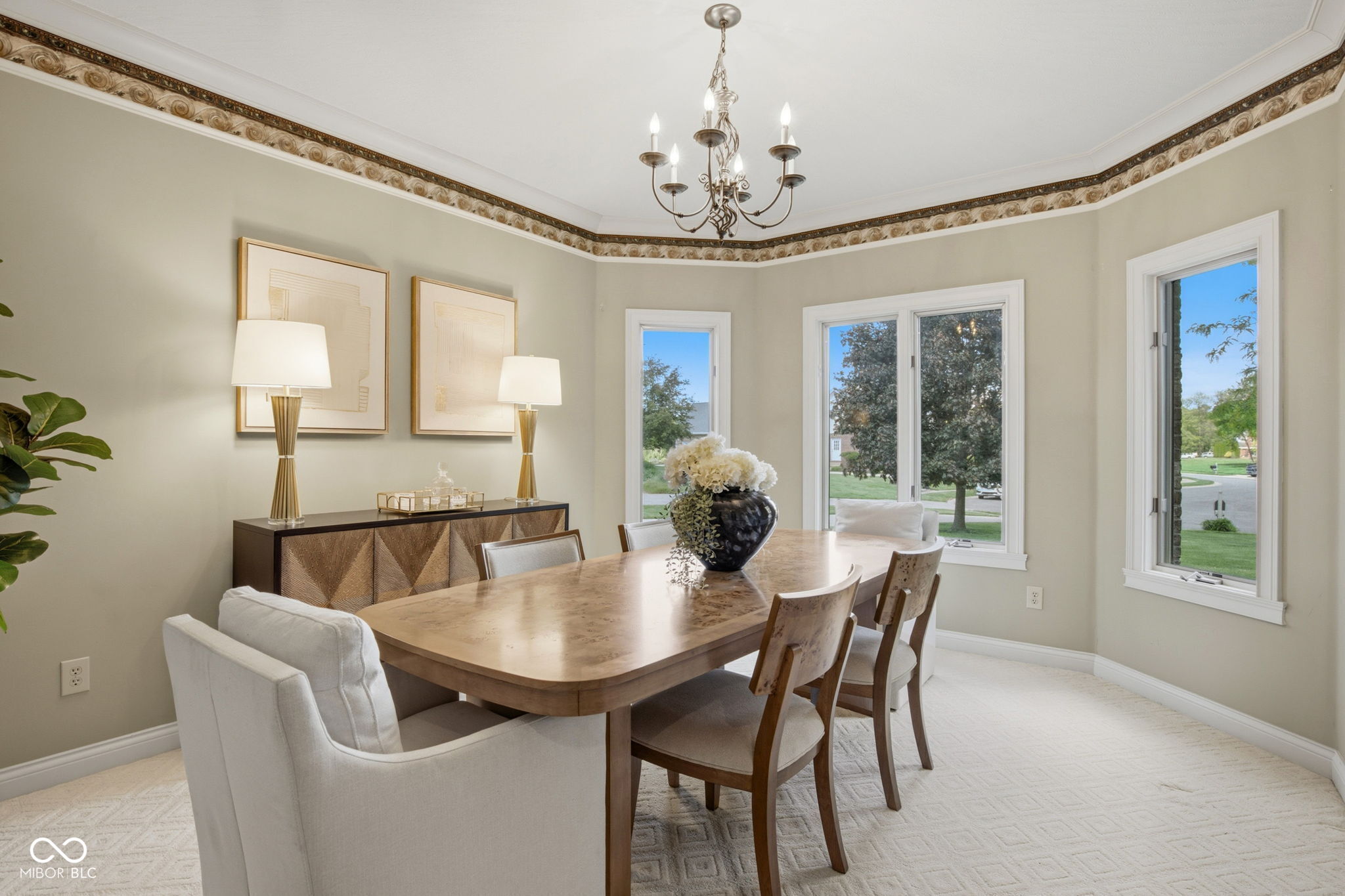 1538 E Grey Feather Trail