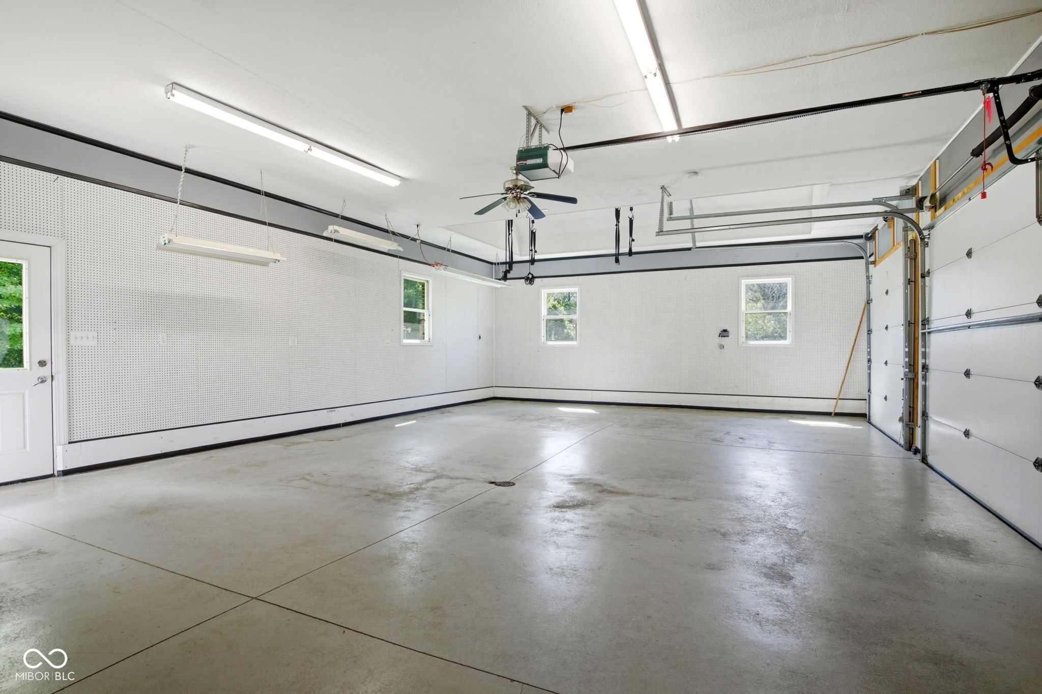 1538 E Grey Feather Trail