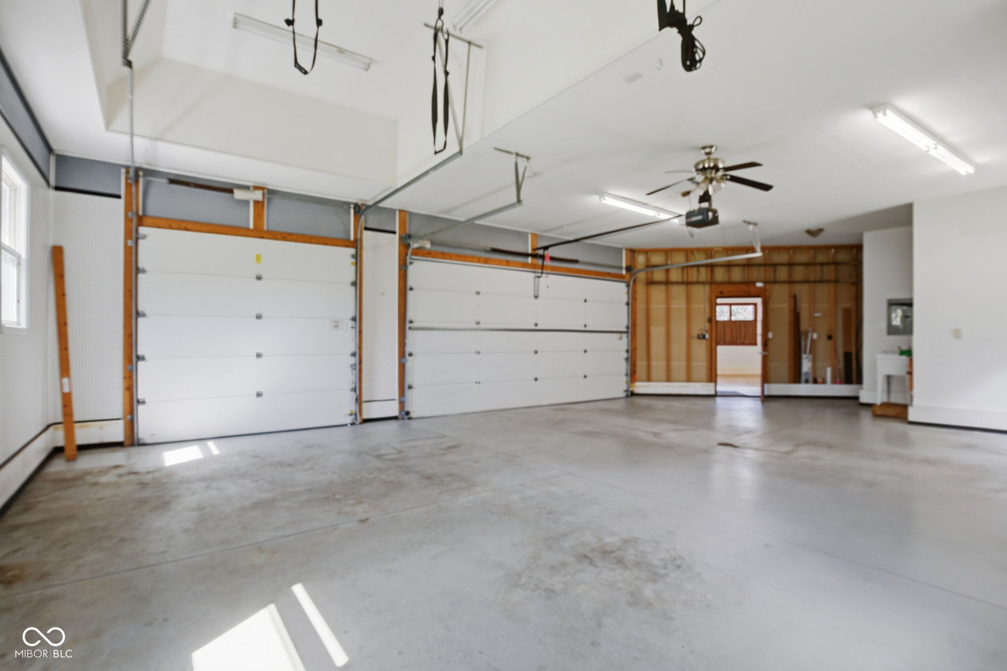 1538 E Grey Feather Trail